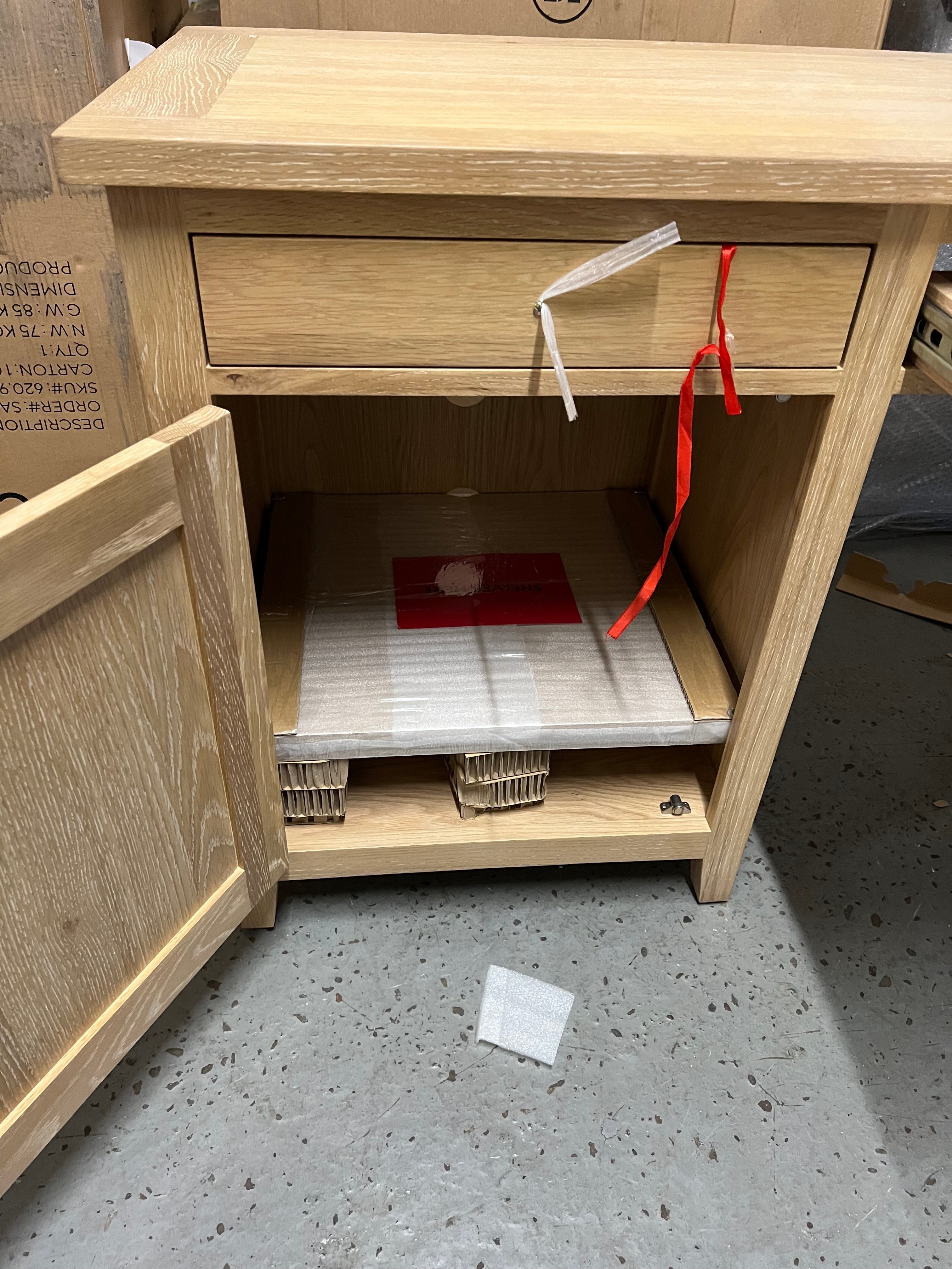 INGLESHAM WHITEWASH OAK
Double Pedestal Desk Quality Furniture Clearance Ltd