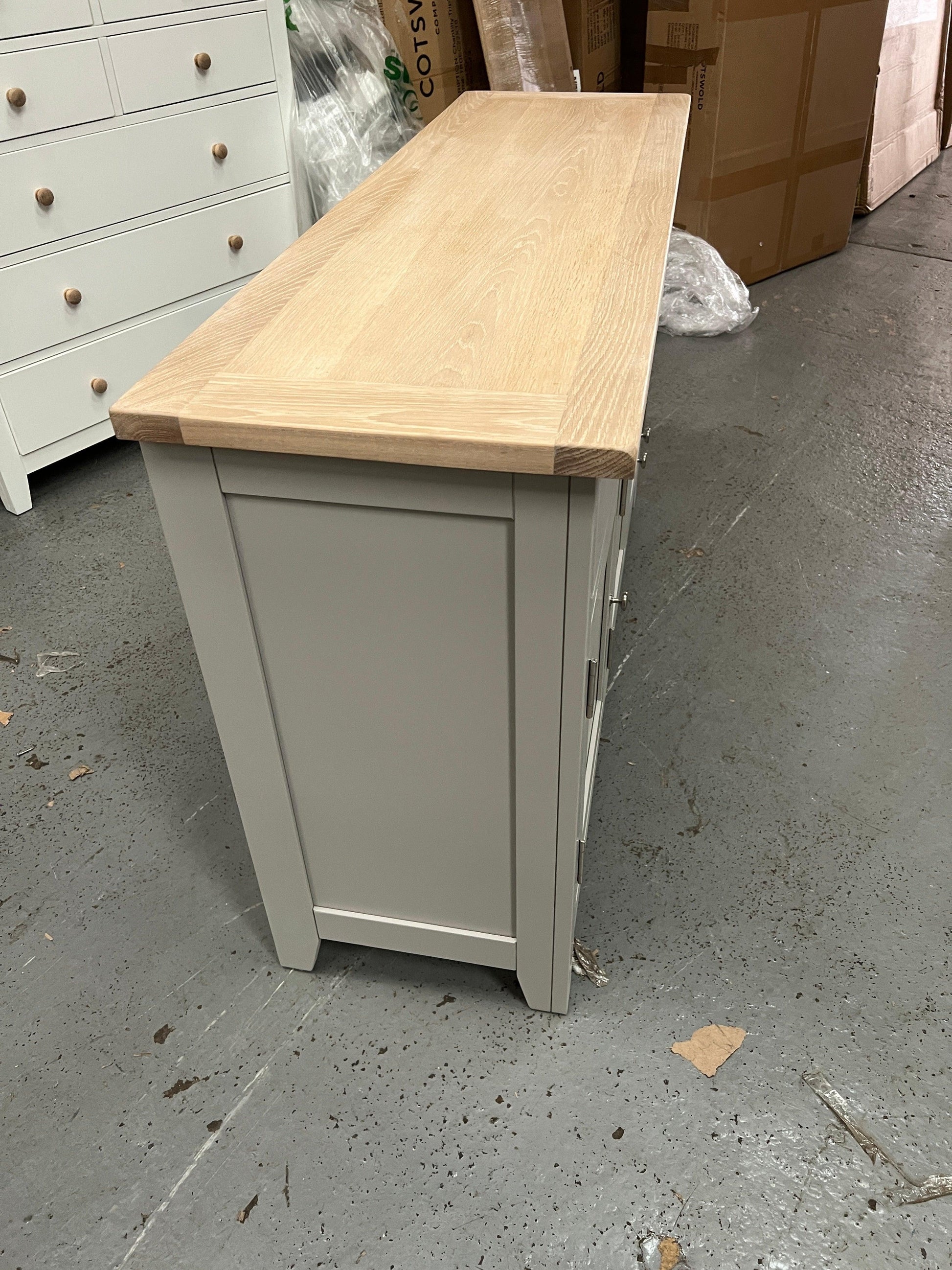 CHESTER DOVE GREY
Large Sideboard Quality Furniture Clearance Ltd