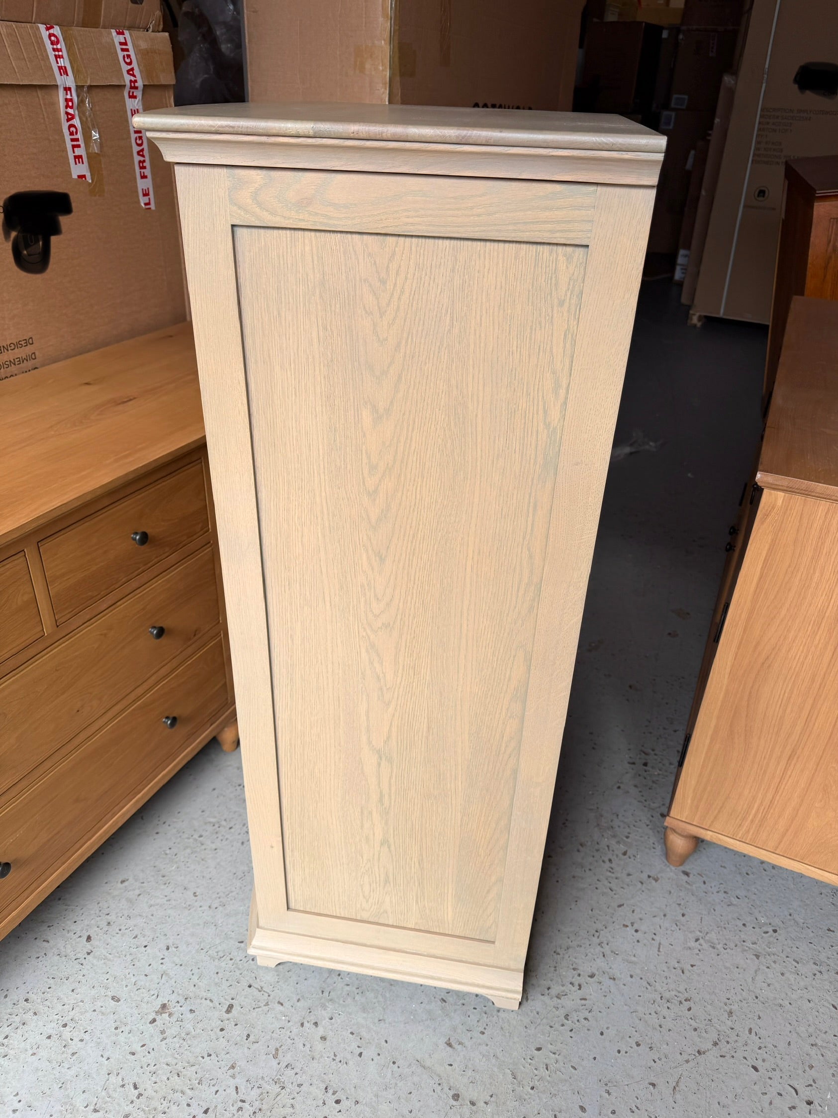 WINCHCOMBE SMOKED OAK
Vanity Tall Boy Quality Furniture Clearance Ltd