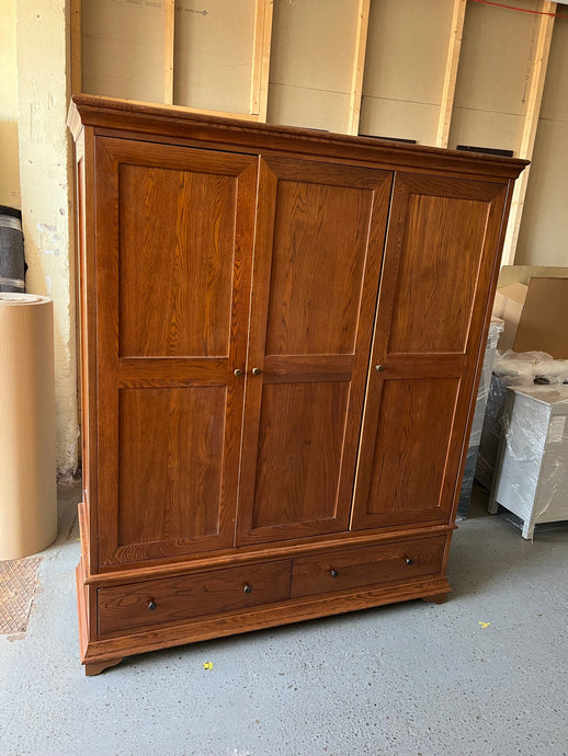 Winchcombe Dark Oak Triple Wardrobe Quality Furniture Clearance Ltd