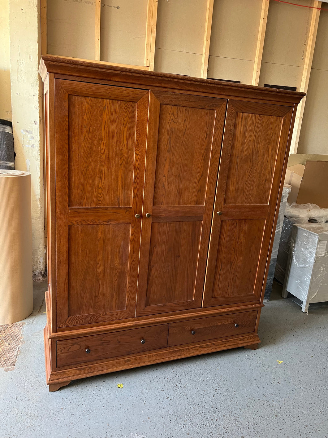 Winchcombe Dark Oak Triple Wardrobe Quality Furniture Clearance Ltd