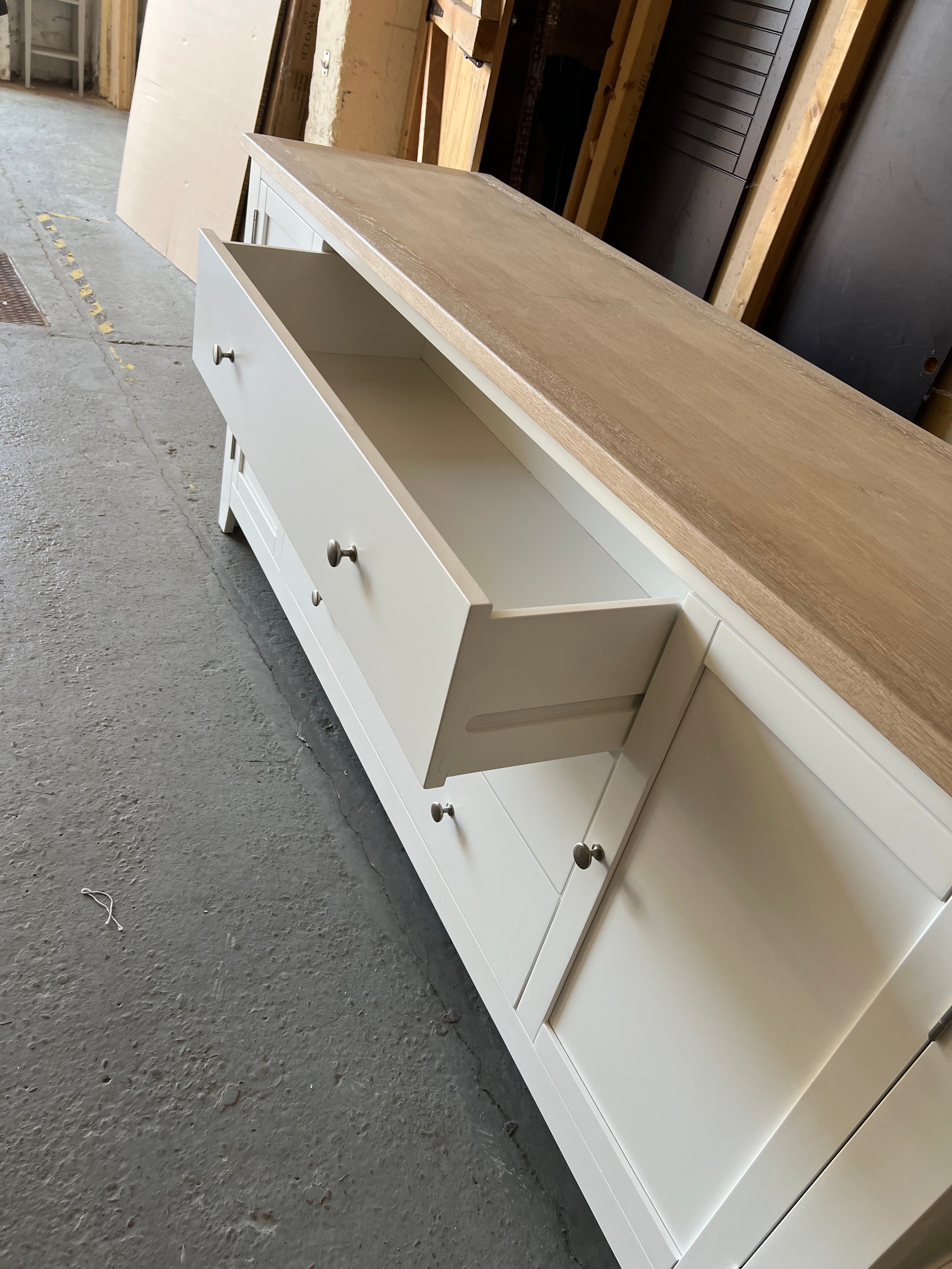 CHESTER PURE WHITE
Buffet Sideboard Quality Furniture Clearance Ltd