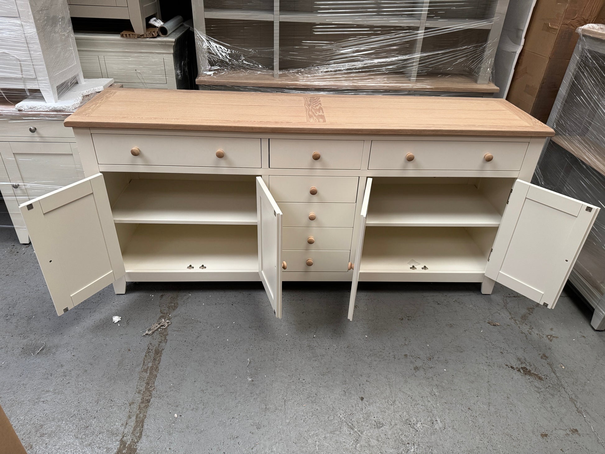 CHESTER CLASSIC CREAM
Grand Sideboard Quality Furniture Clearance Ltd