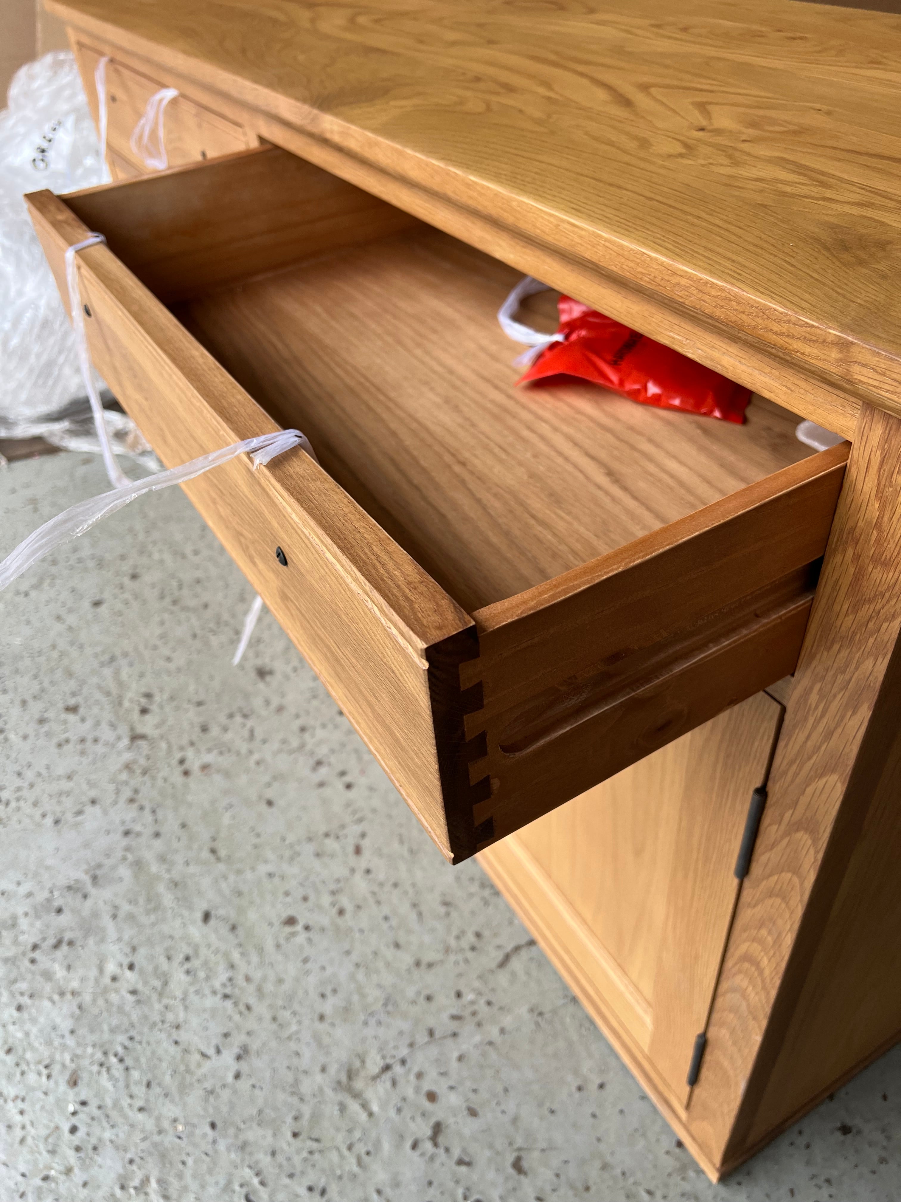 ELKSTONE MELLOW OAK
Large Sideboard Quality Furniture Clearance Ltd