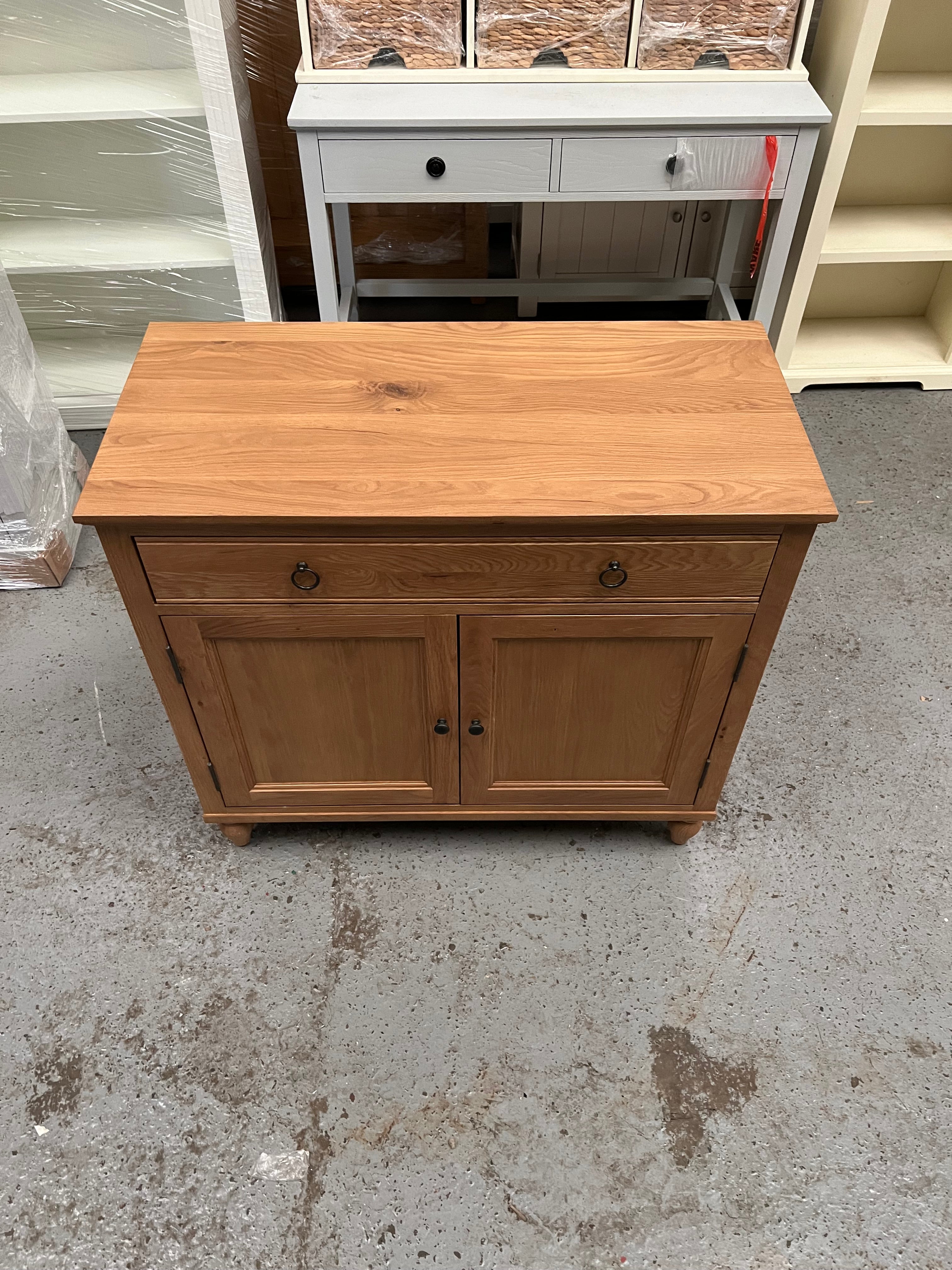 ELKSTONE MELLOW OAK
Small Sideboard Quality Furniture Clearance Ltd