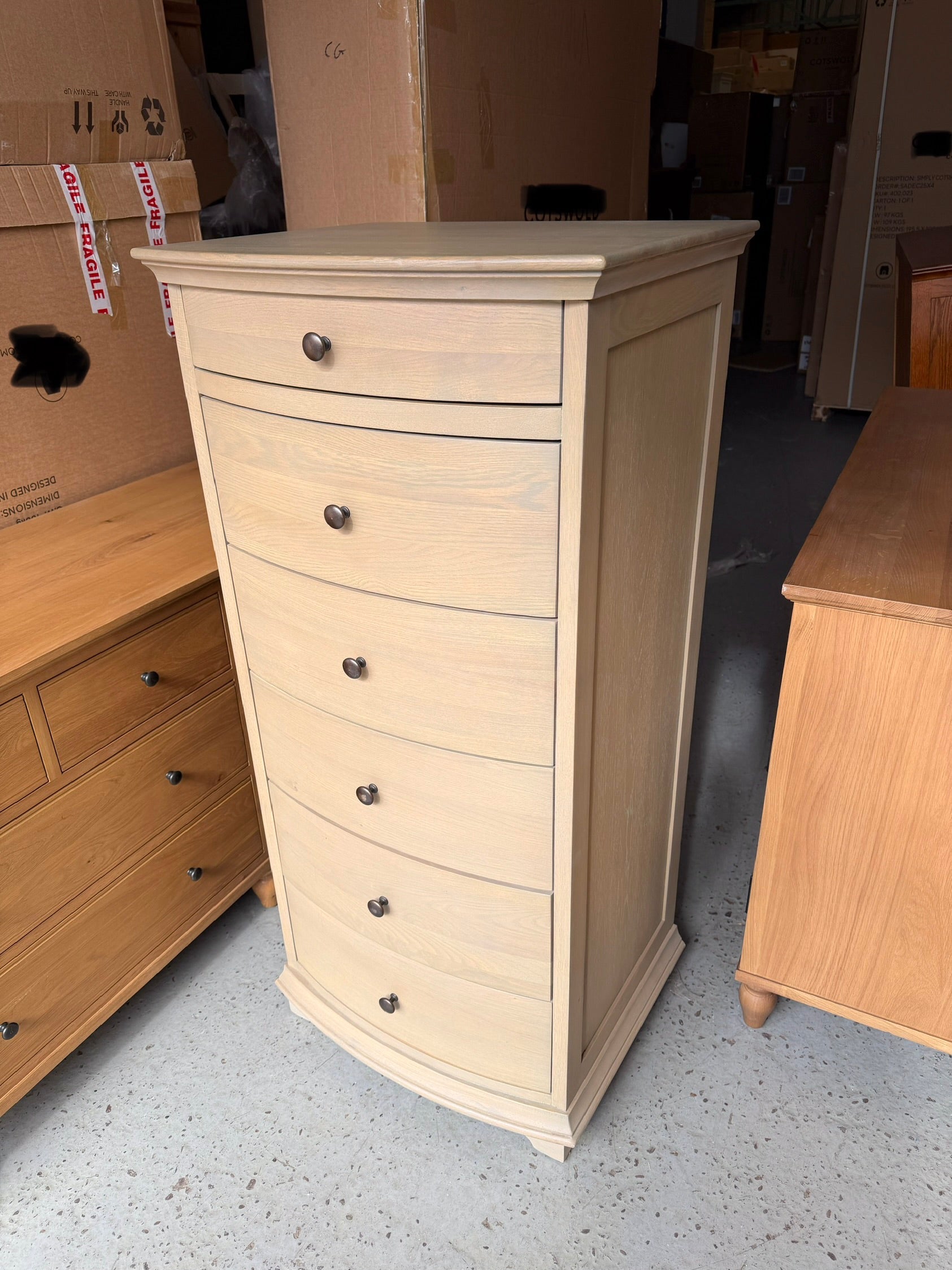 WINCHCOMBE SMOKED OAK
Vanity Tall Boy Quality Furniture Clearance Ltd