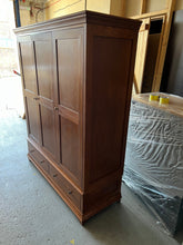 Load image into Gallery viewer, Winchcombe Dark Oak Triple Wardrobe Quality Furniture Clearance Ltd
