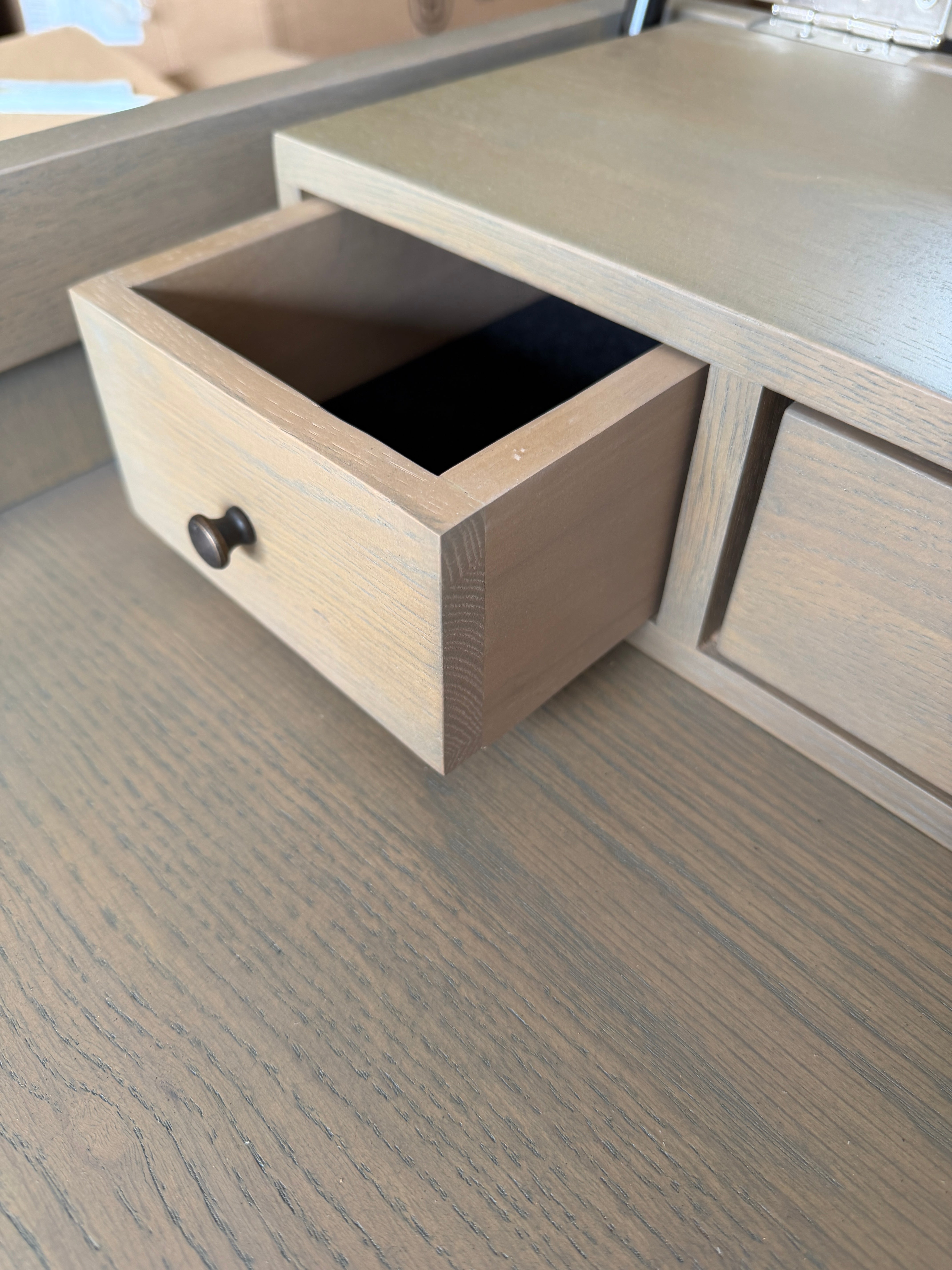 WINCHCOMBE SMOKED OAK
Vanity Tall Boy Quality Furniture Clearance Ltd