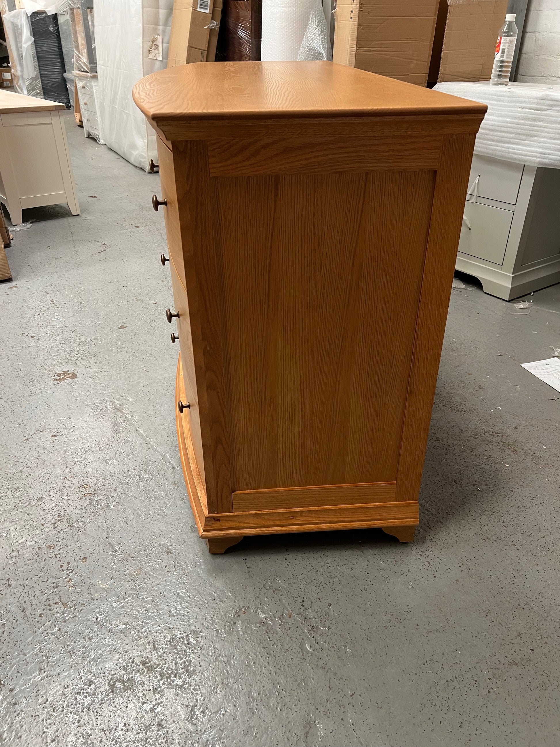 WINCHCOMBE OILED OAK
Low and Wide 6 Drawer Chest Quality Furniture Clearance Ltd