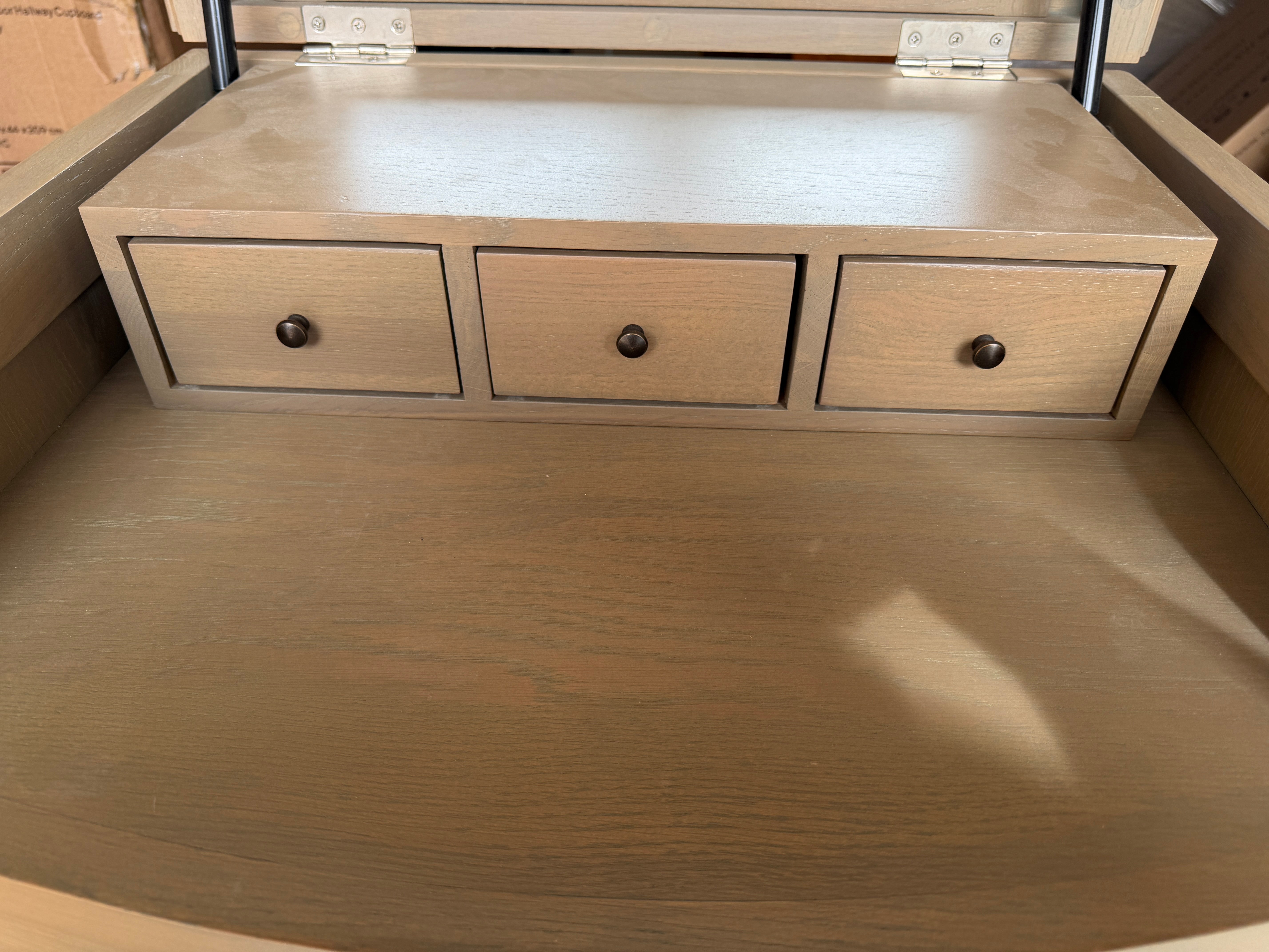 WINCHCOMBE SMOKED OAK
Vanity Tall Boy Quality Furniture Clearance Ltd