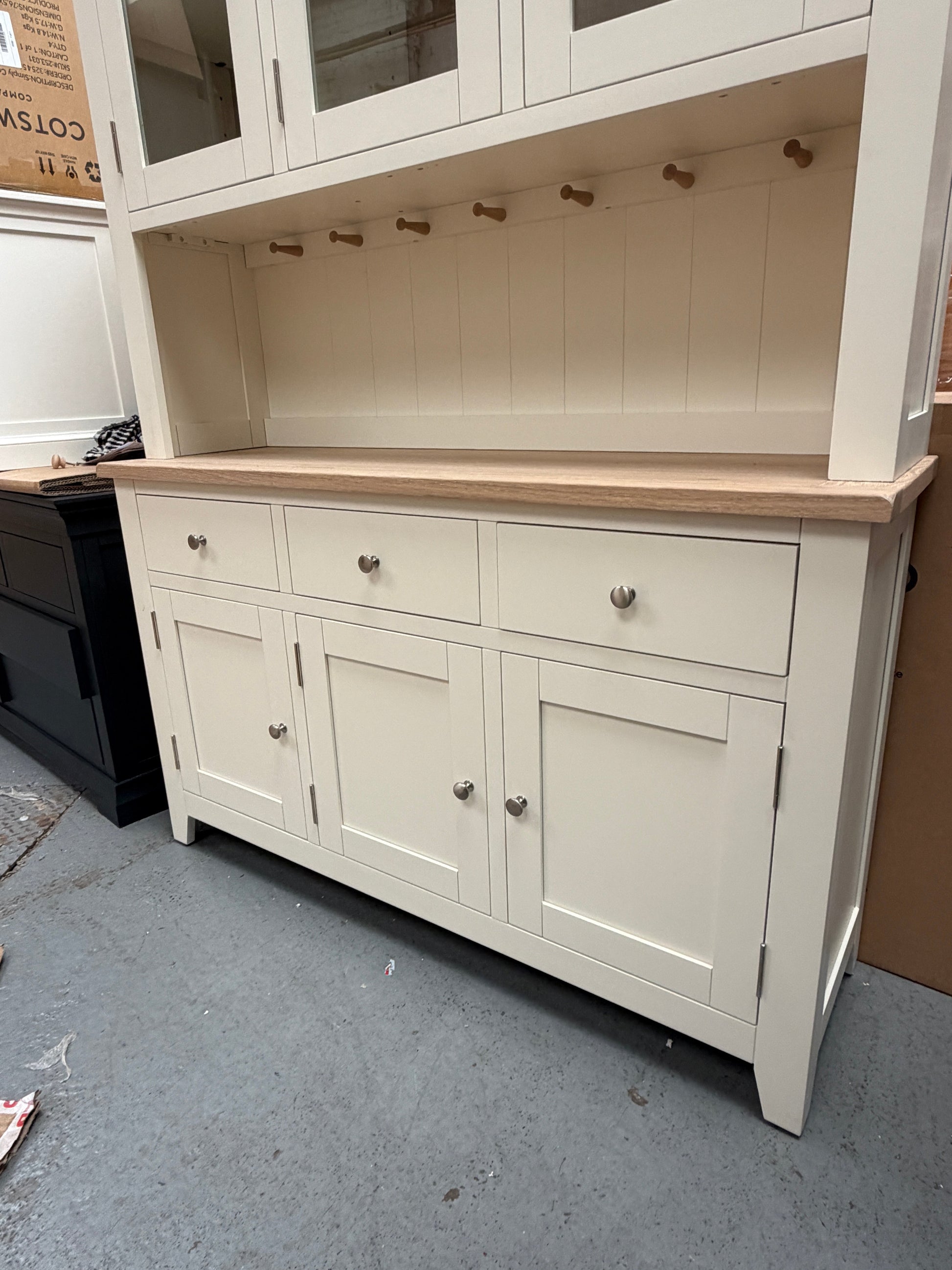 CHESTER CLASSIC CREAM
Large Dresser Quality Furniture Clearance Ltd