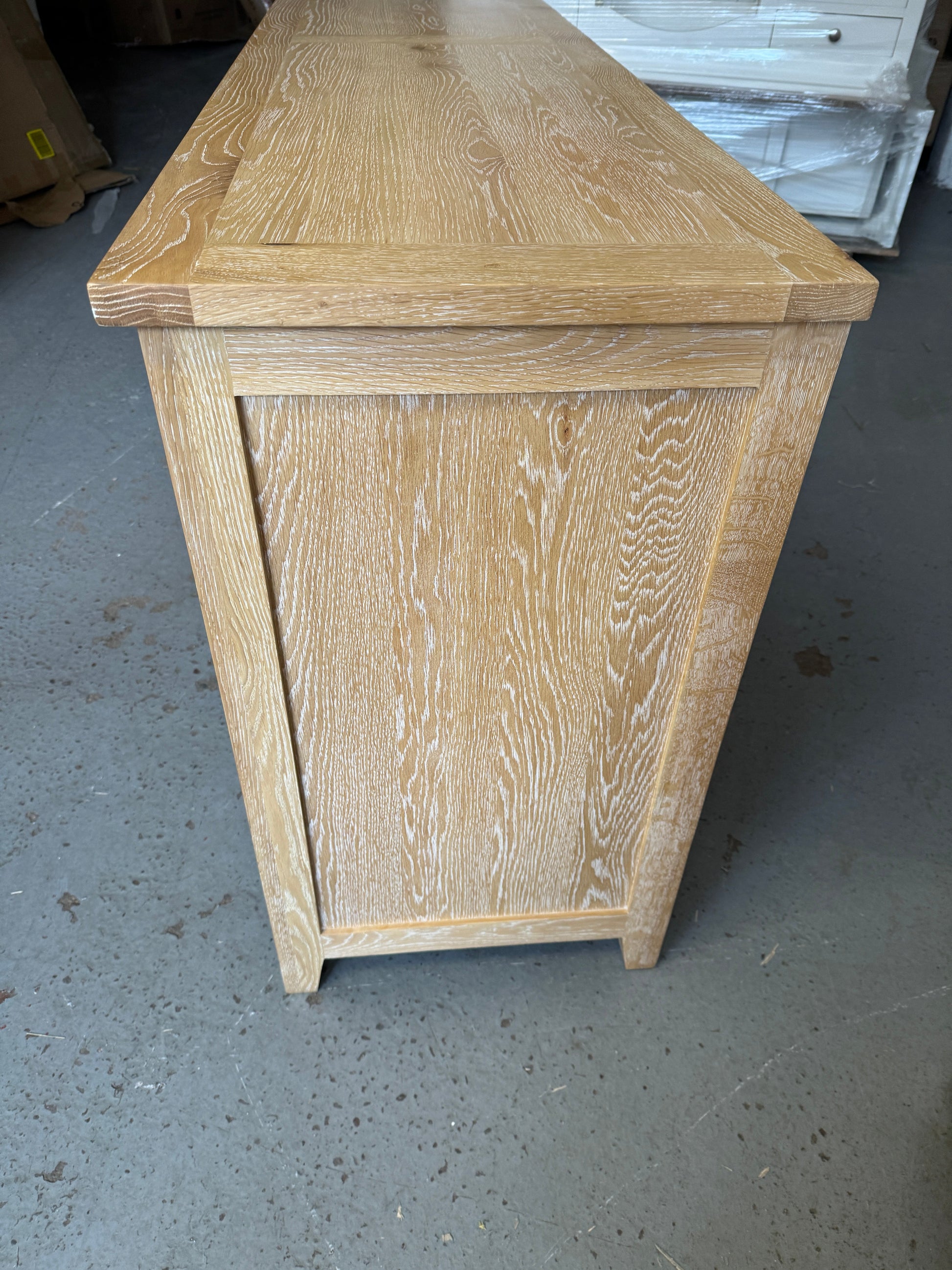 INGLESHAM WHITEWASH OAK
Grand Sideboard Quality Furniture Clearance Ltd