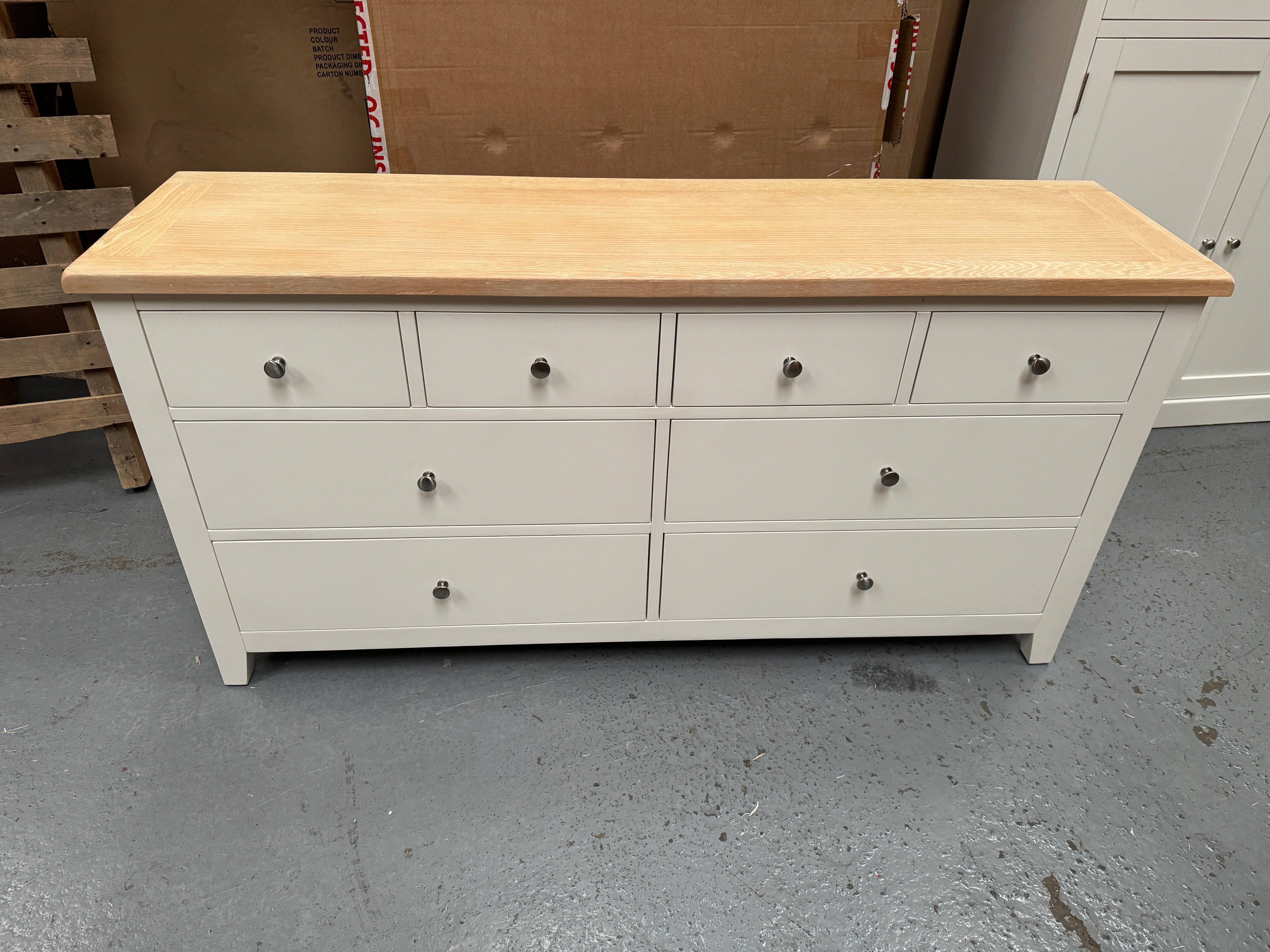 CHESTER CLASSIC CREAM
8 Drawer Chest Quality Furniture Clearance Ltd