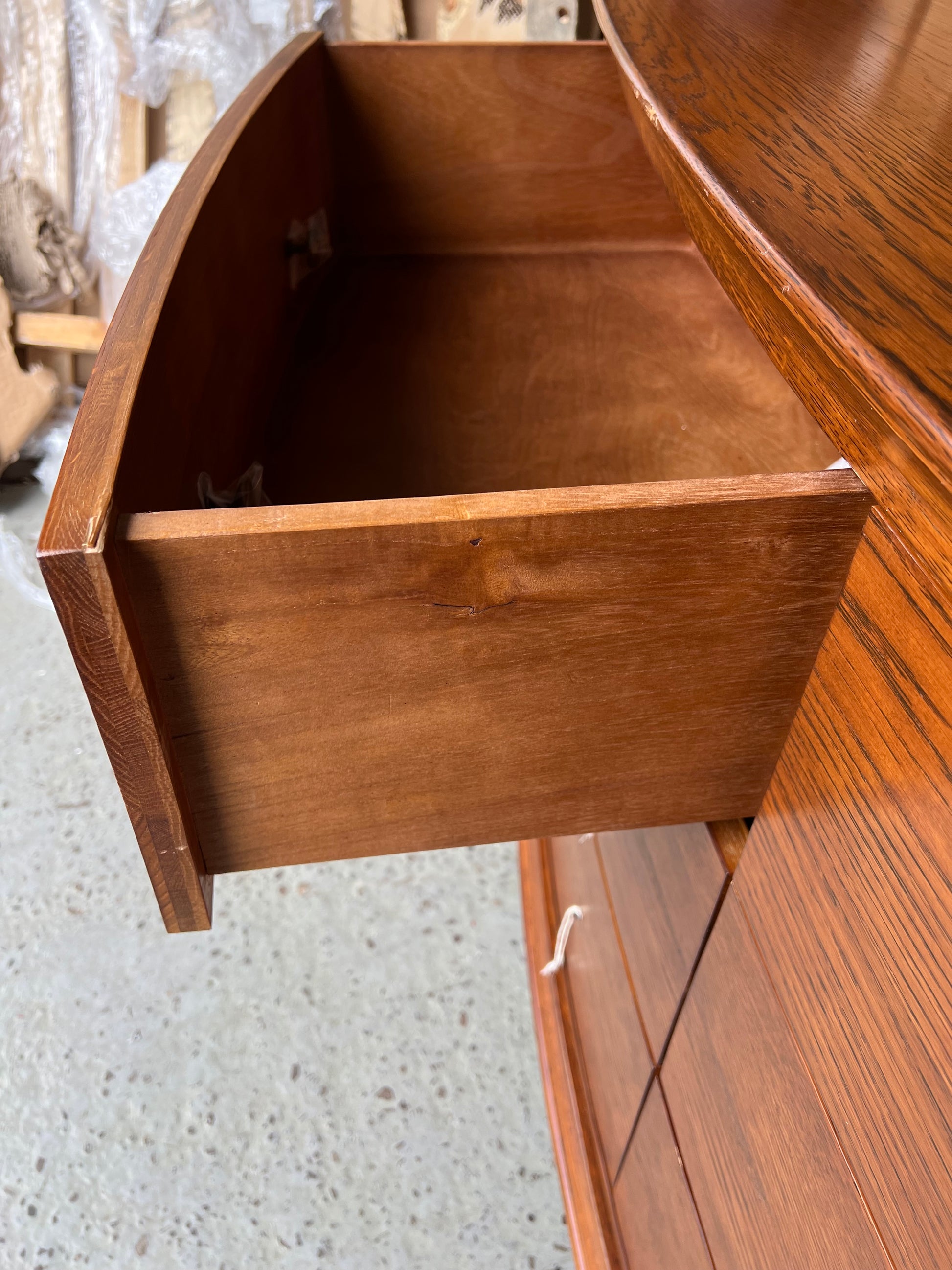 WINCHCOMBE DARK OAK
Low and Wide 6 Drawer Chest Quality Furniture Clearance Ltd