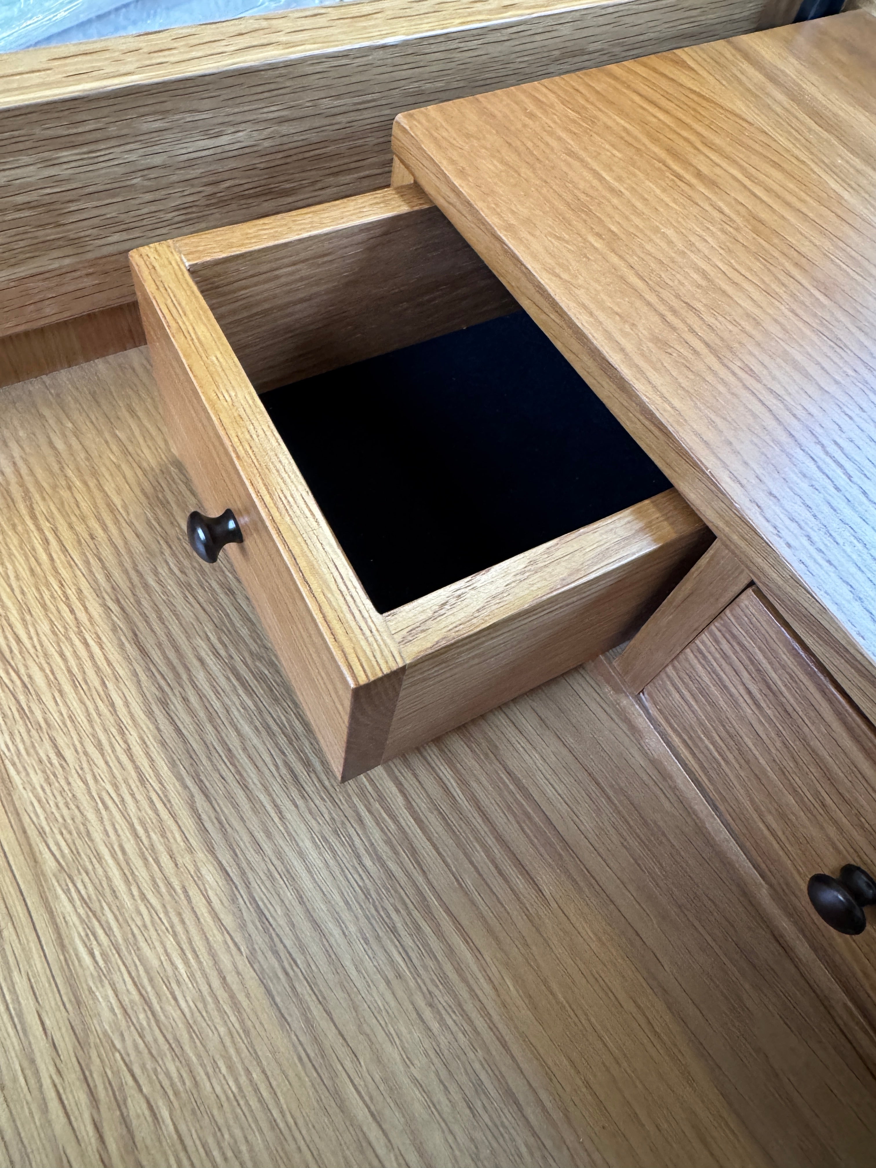 WINCHCOMBE OILED OAK
Vanity Tall Boy Quality Furniture Clearance Ltd