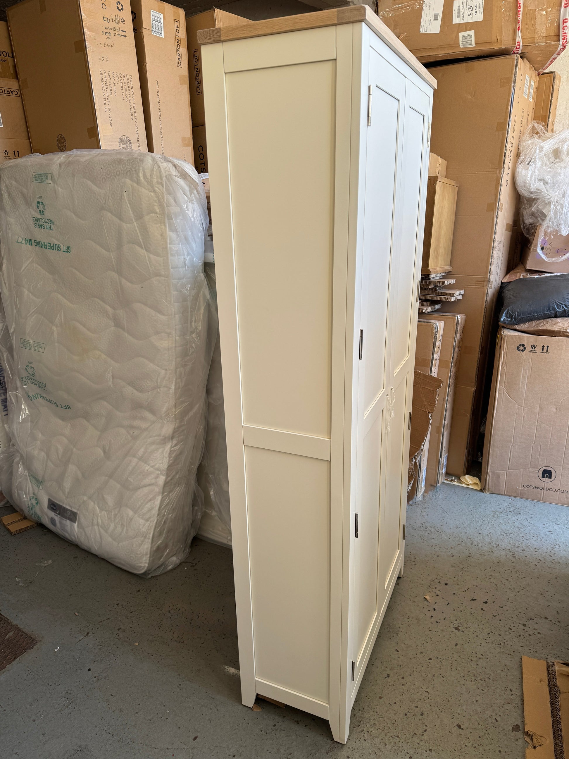 CHESTER CLASSIC CREAM
2 Door Hallway Cupboard Quality Furniture Clearance Ltd