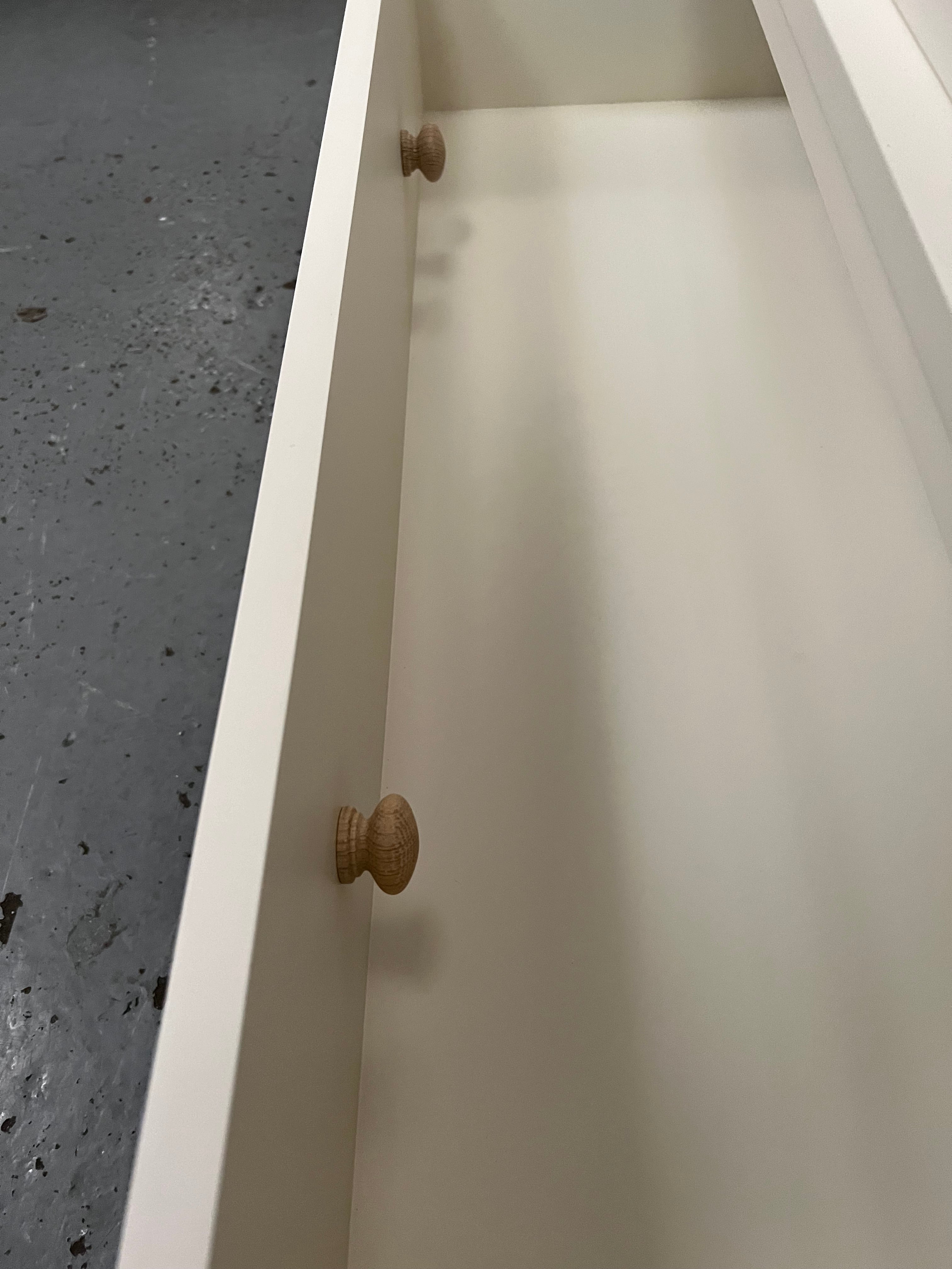 CHESTER CLASSIC CREAM
Four Door Wardrobe