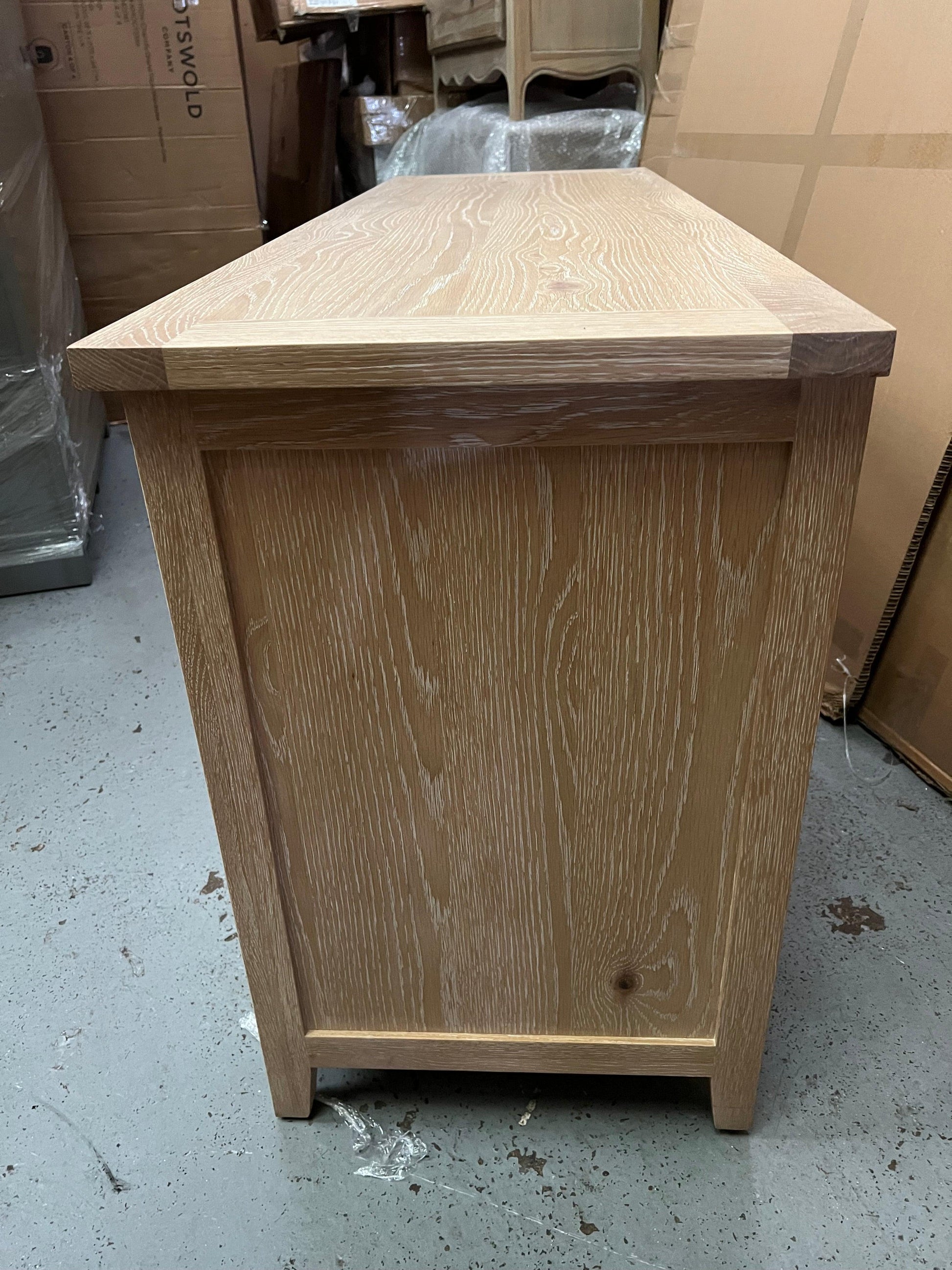 INGLESHAM WHITEWASH OAK
8 Drawer Wide Chest Quality Furniture Clearance Ltd