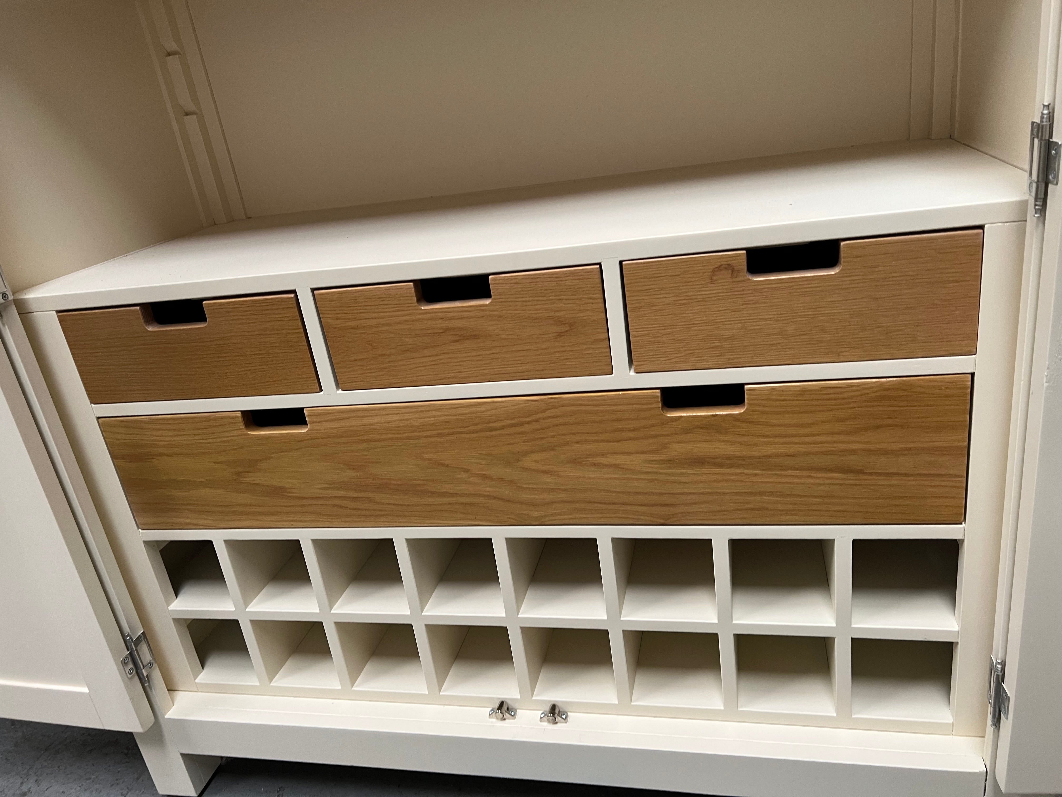 SUSSEX COTSWOLD CREAM
Double Larder Quality Furniture Clearance Ltd