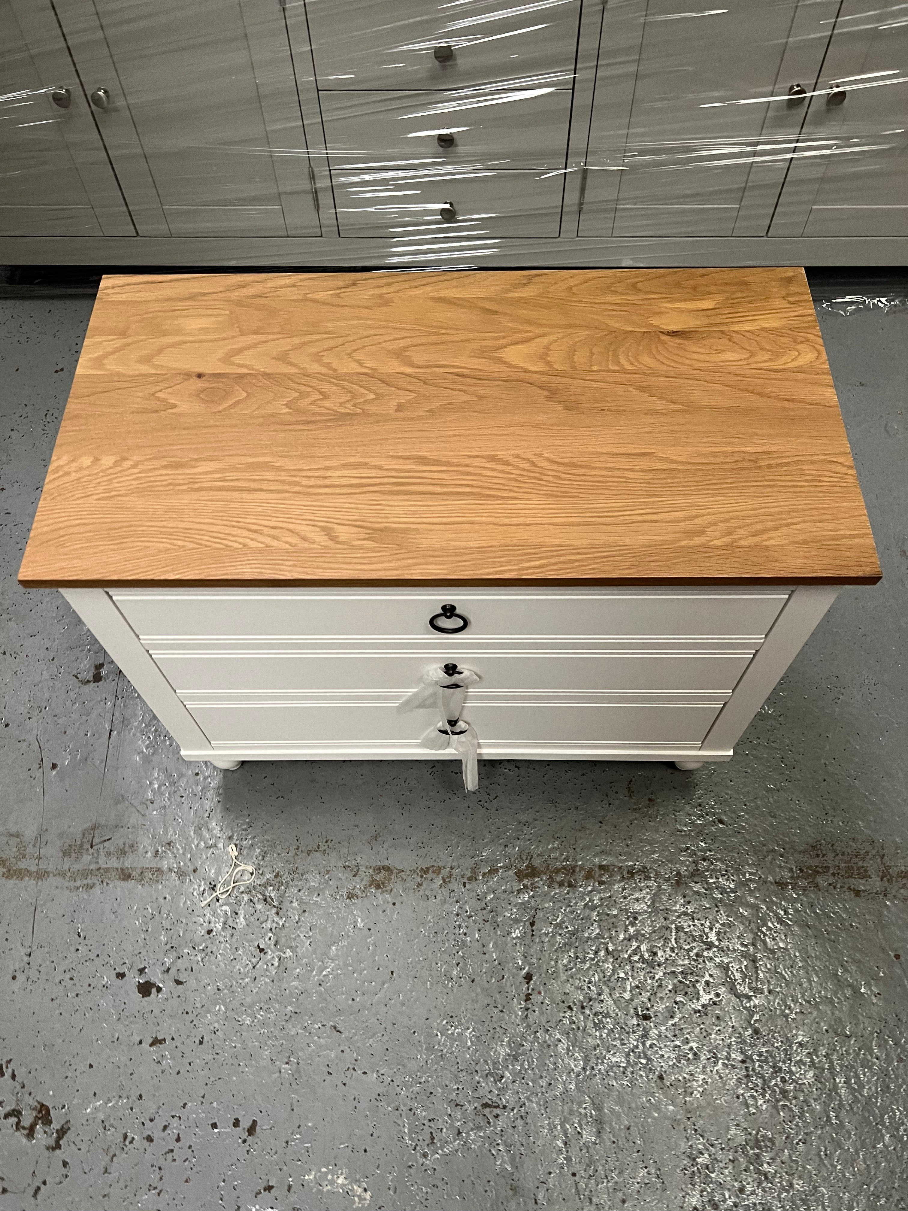 ELKSTONE PAINTED PARCHMENT
Large 3 Drawer Bedside Quality Furniture Clearance Ltd