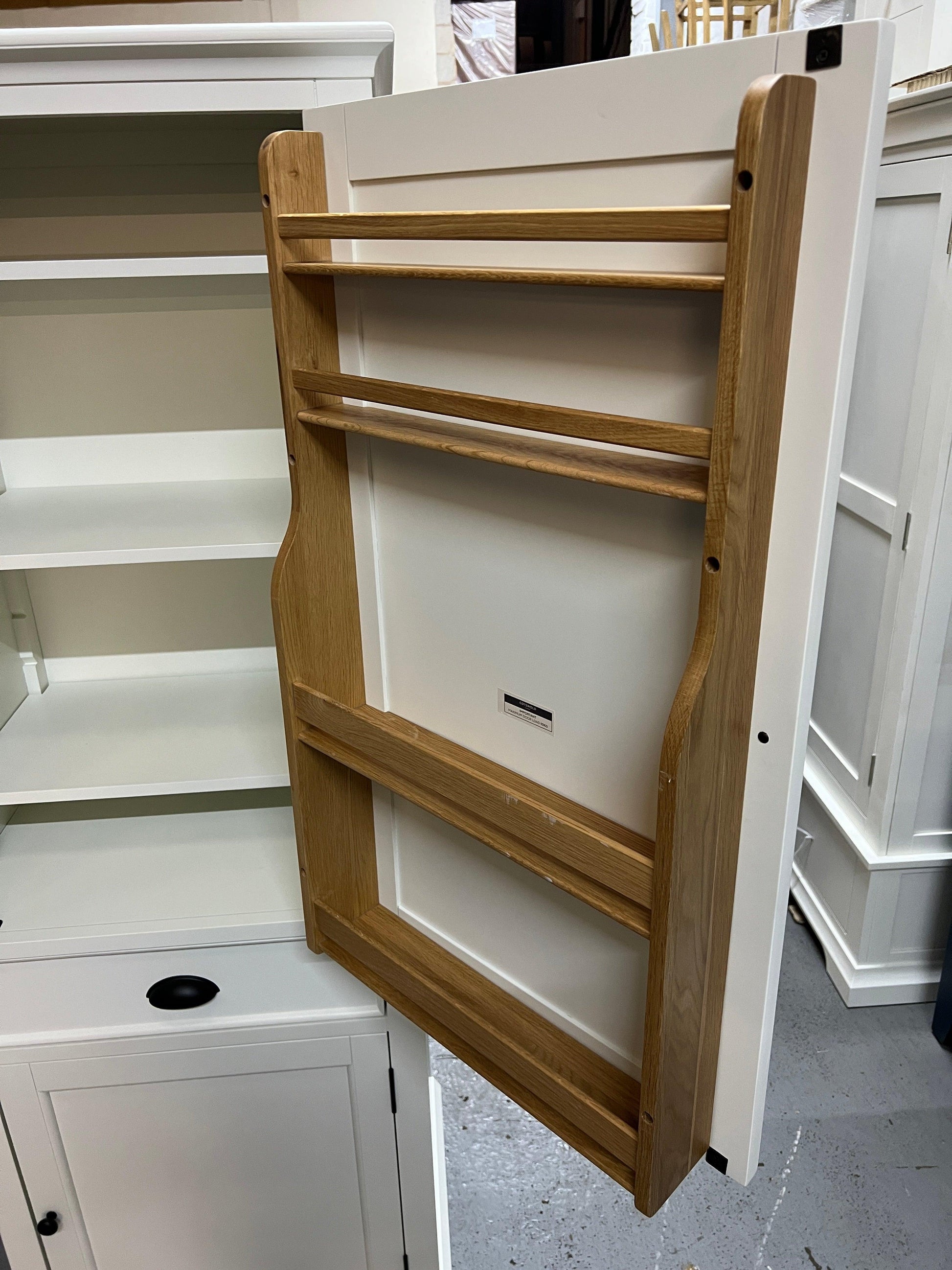 STOW WARM WHITE
Narrow Single Larder Quality Furniture Clearance Ltd