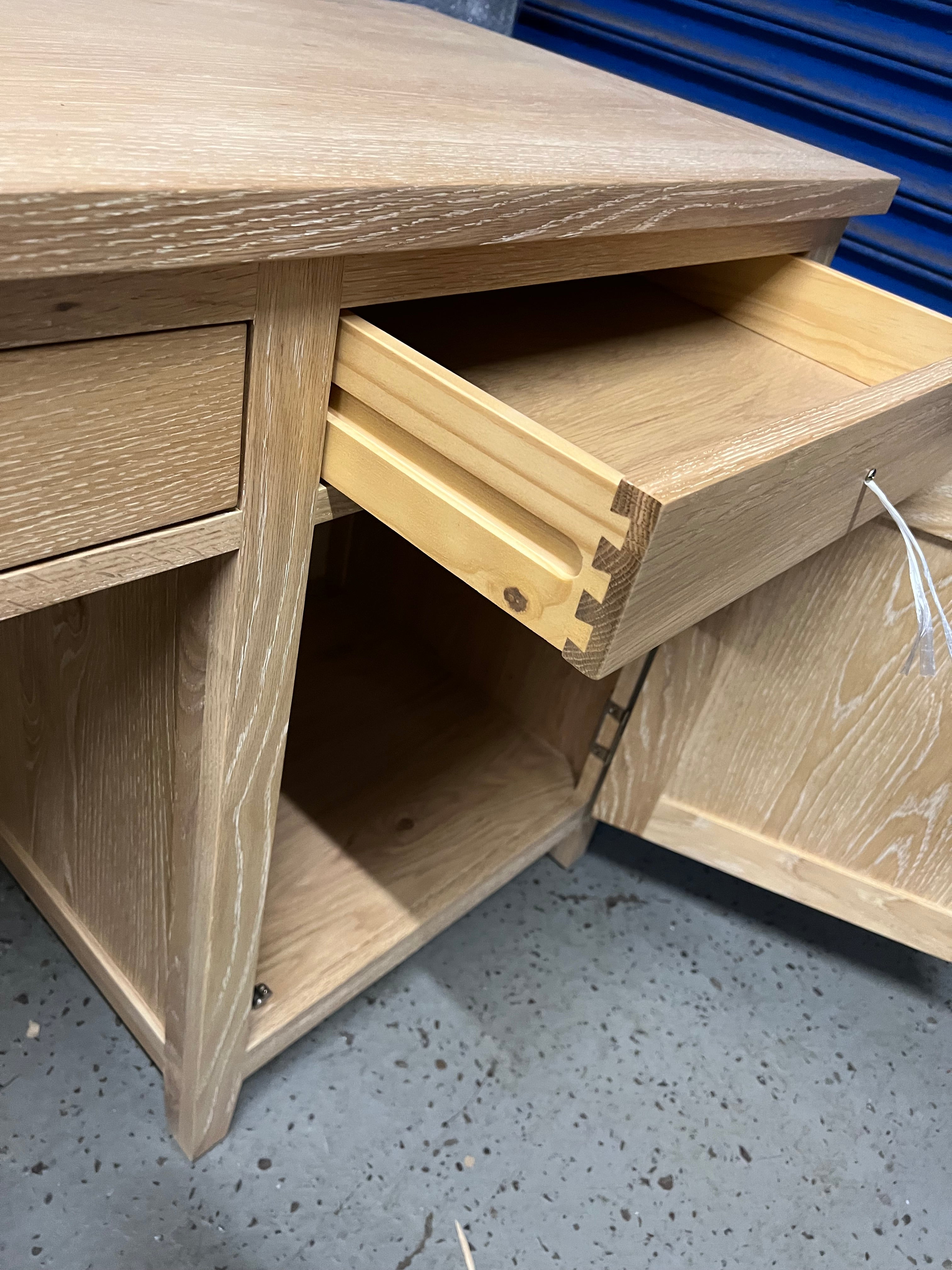 INGLESHAM WHITEWASH OAK
Double Pedestal Desk Quality Furniture Clearance Ltd