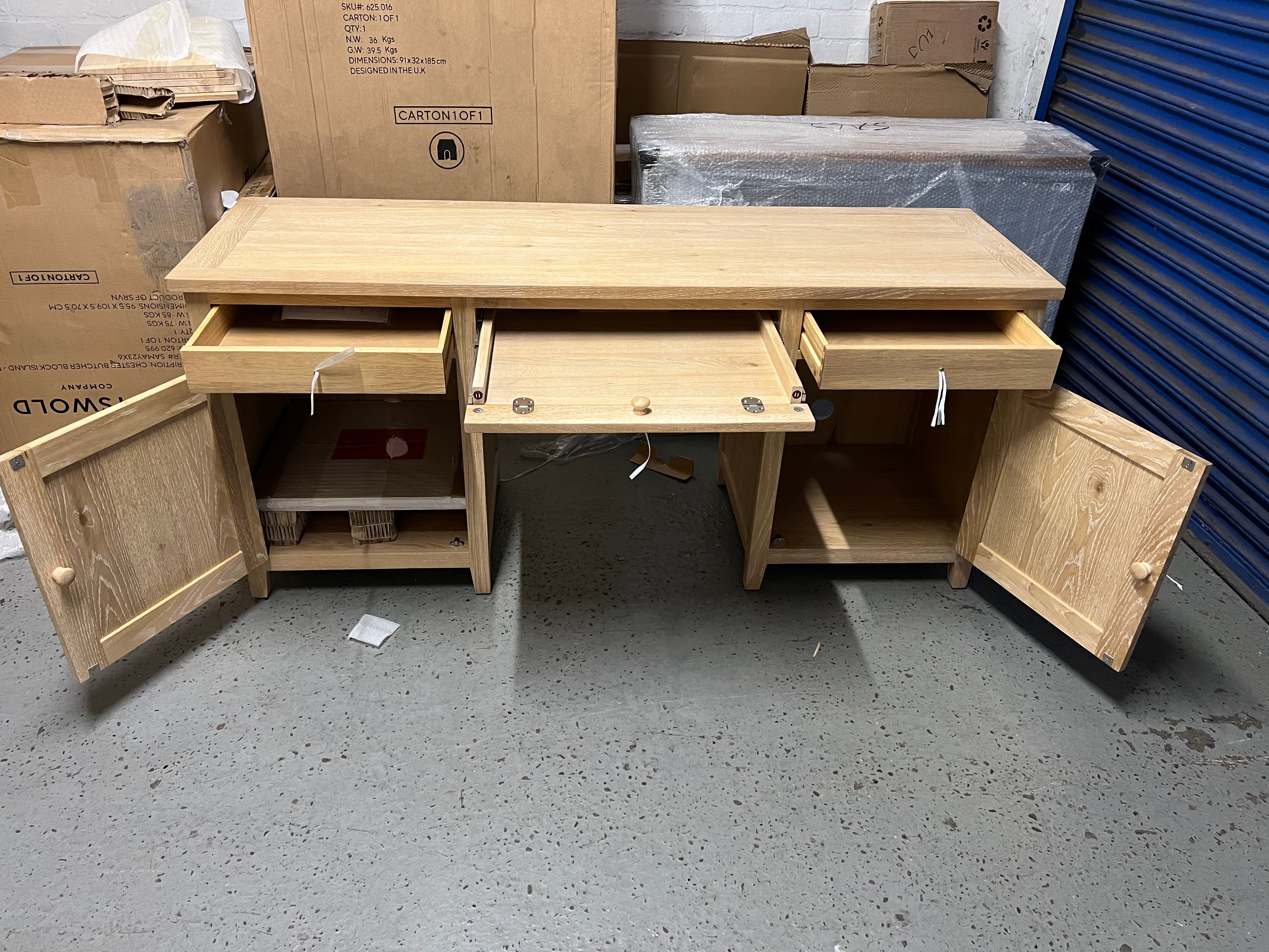 INGLESHAM WHITEWASH OAK
Double Pedestal Desk Quality Furniture Clearance Ltd