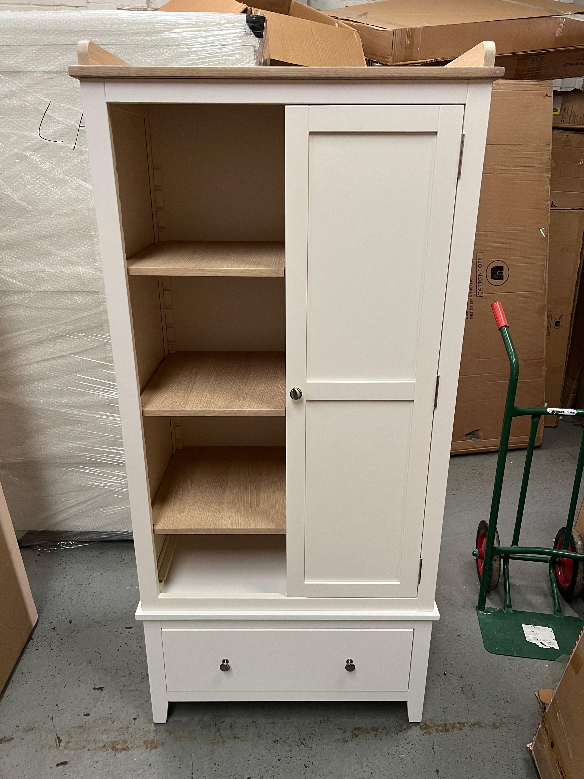 CHESTER PURE WHITE
Open Petite Wardrobe Quality Furniture Clearance Ltd