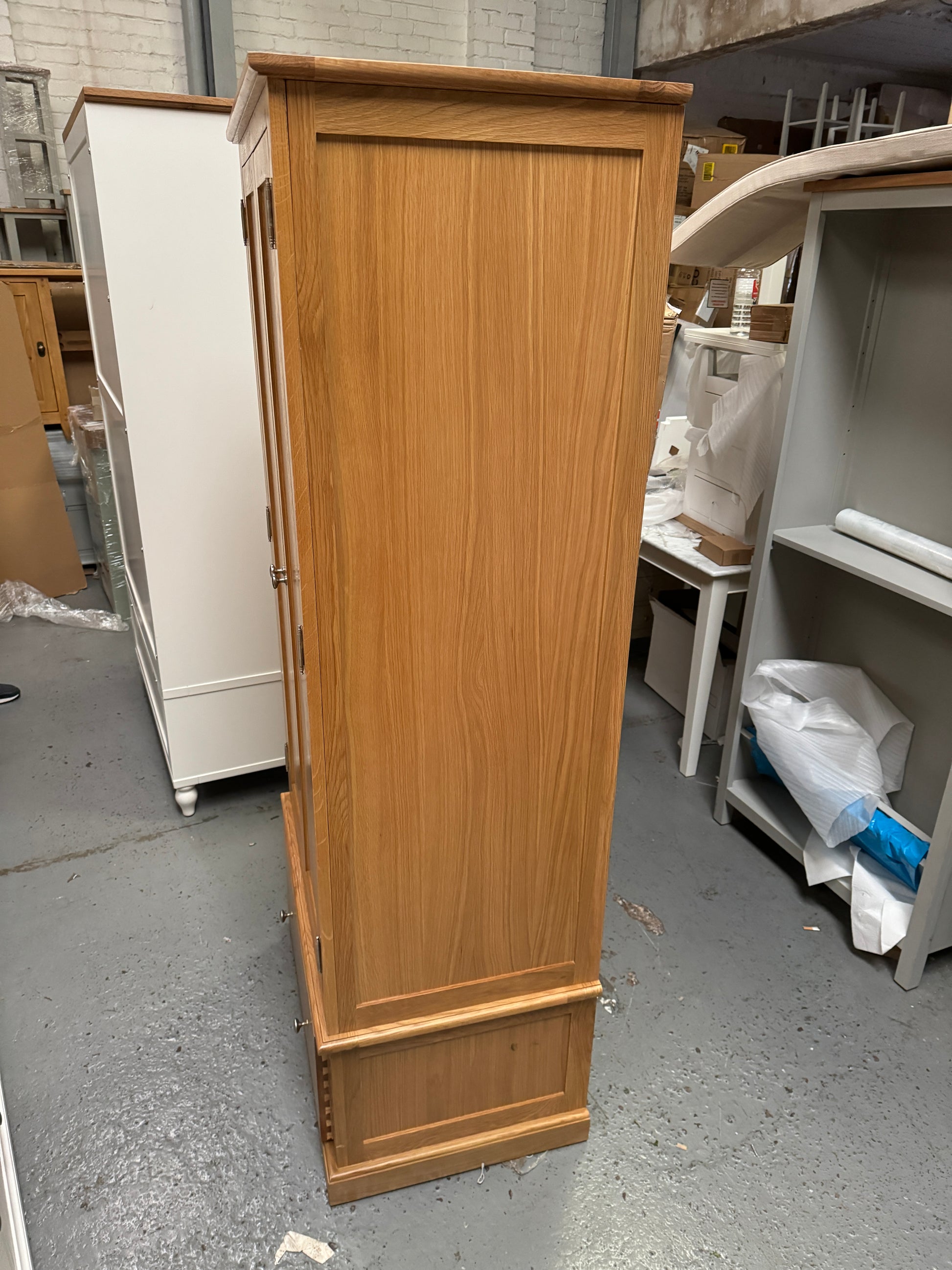 APPLEBY LIGHT OAK
Narrow Double Wardrobe Quality Furniture Clearance Ltd