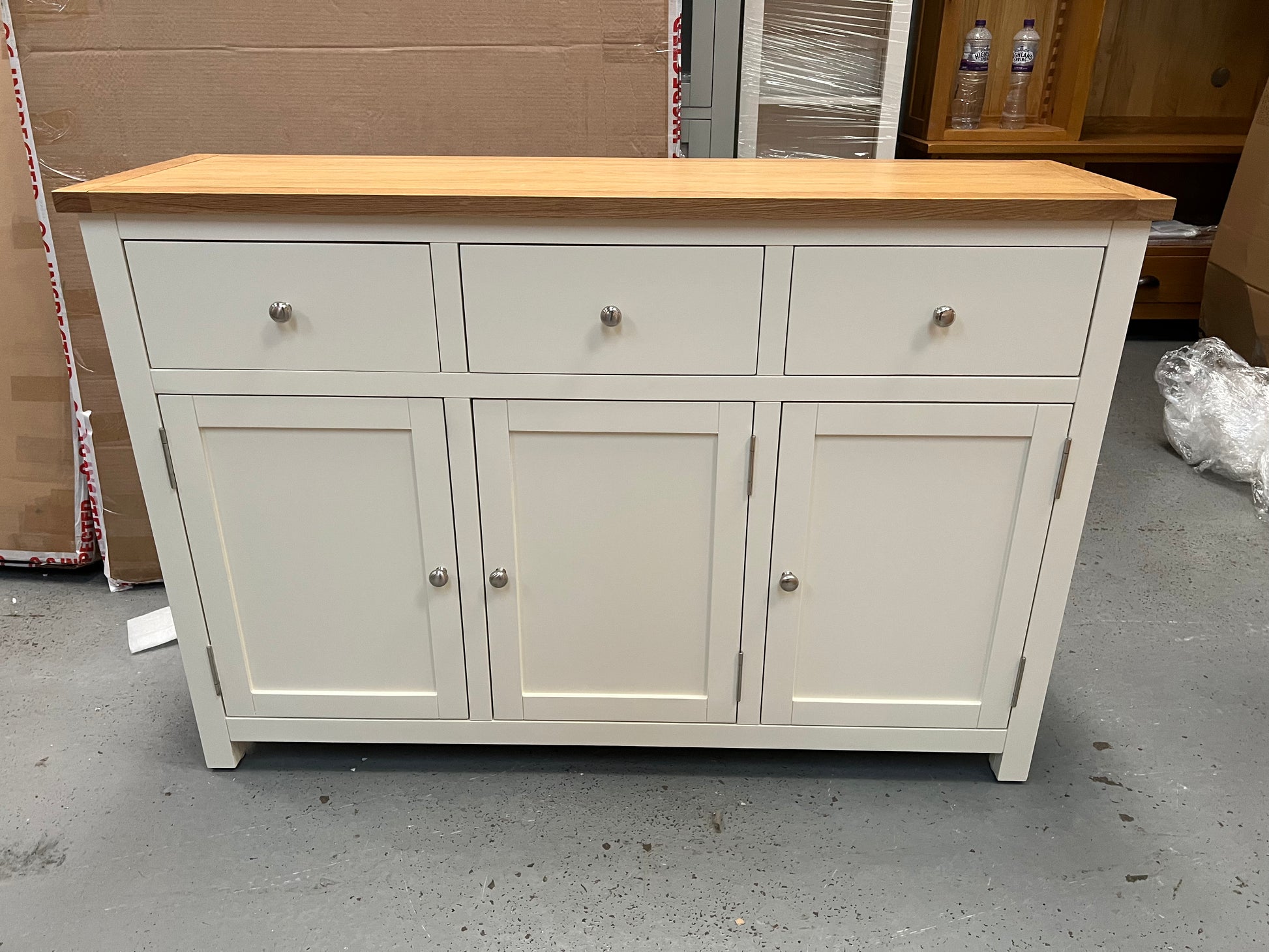 SIMPLY COTSWOLD CLASSIC CREAM
3 Door Sideboard Quality Furniture Clearance Ltd