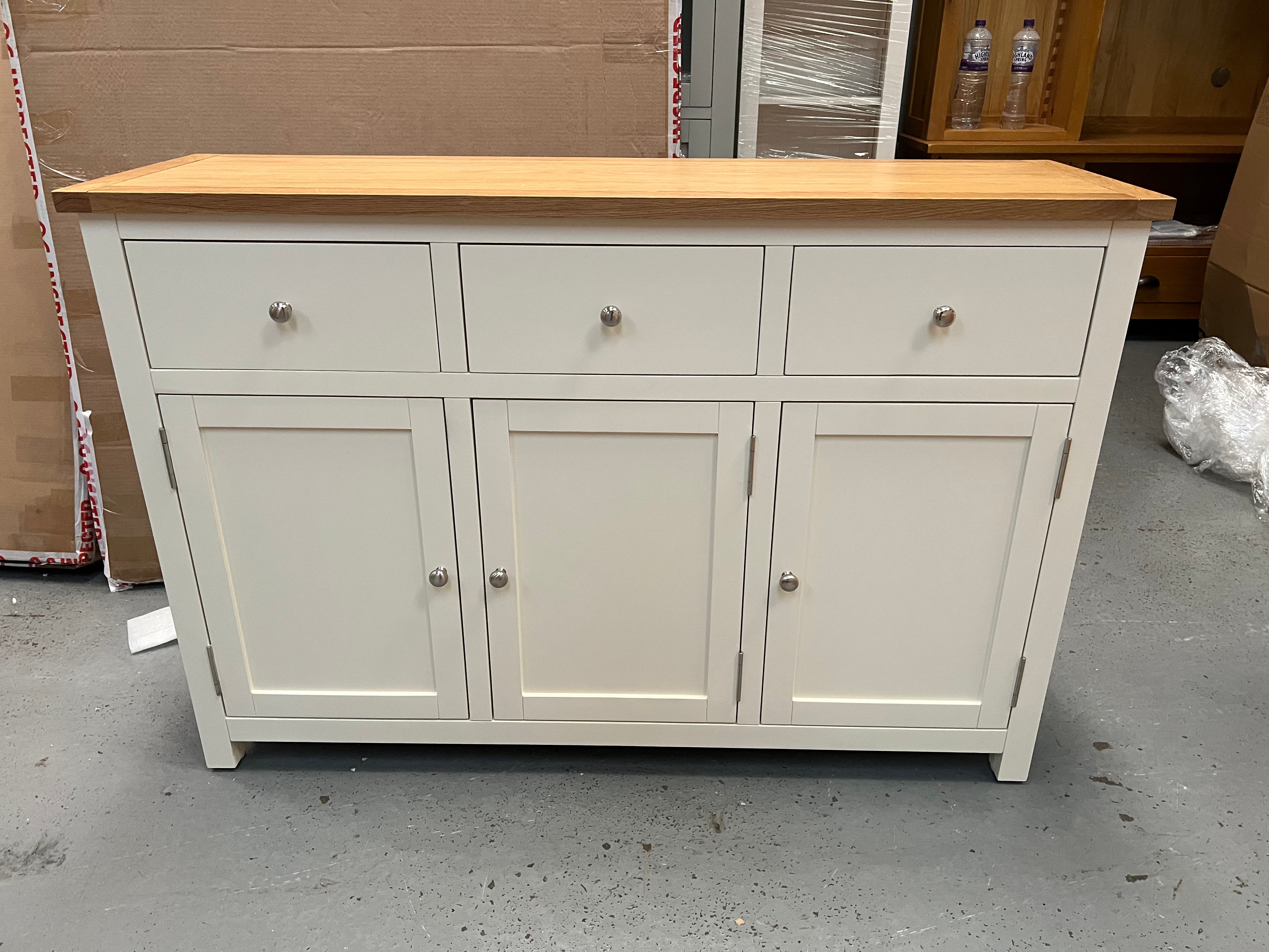 SIMPLY COTSWOLD CLASSIC CREAM
3 Door Sideboard Quality Furniture Clearance Ltd