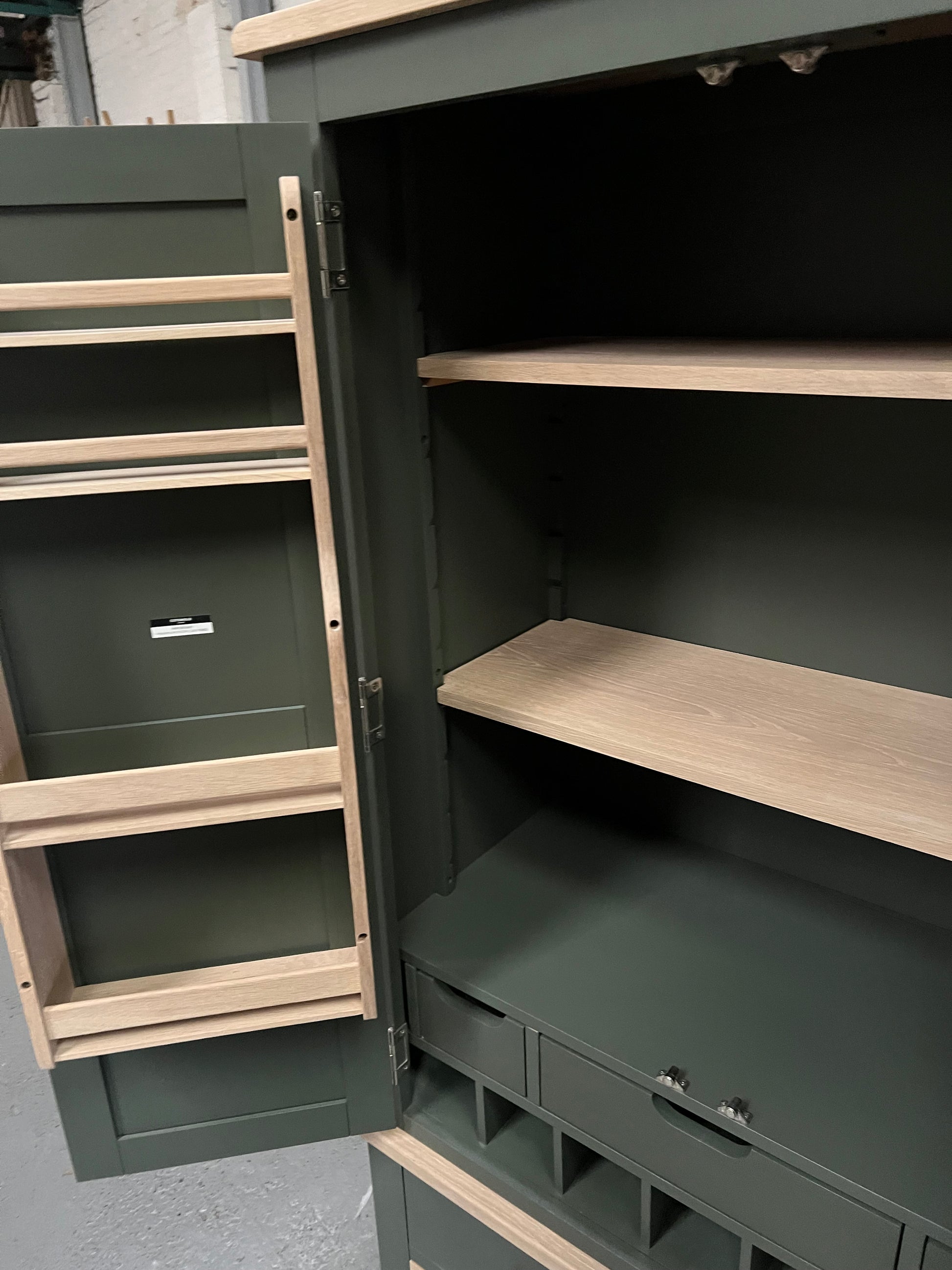 CHESTER FOREST GREEN
Triple Larder Quality Furniture Clearance Ltd