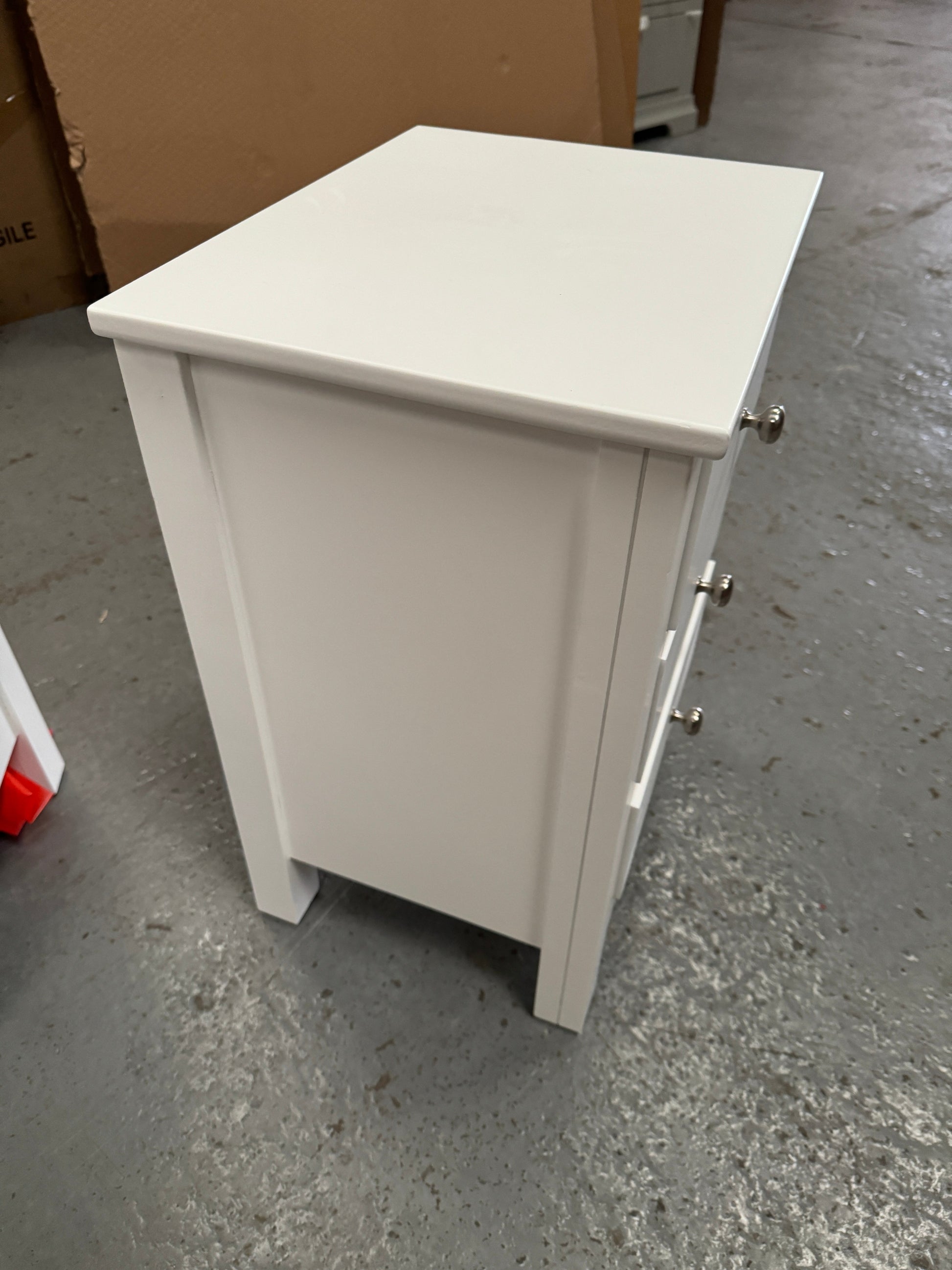 Set of two SIMPLY COTSWOLD PURE WHITE
3 Drawer Bedside Tables Quality Furniture Clearance Ltd