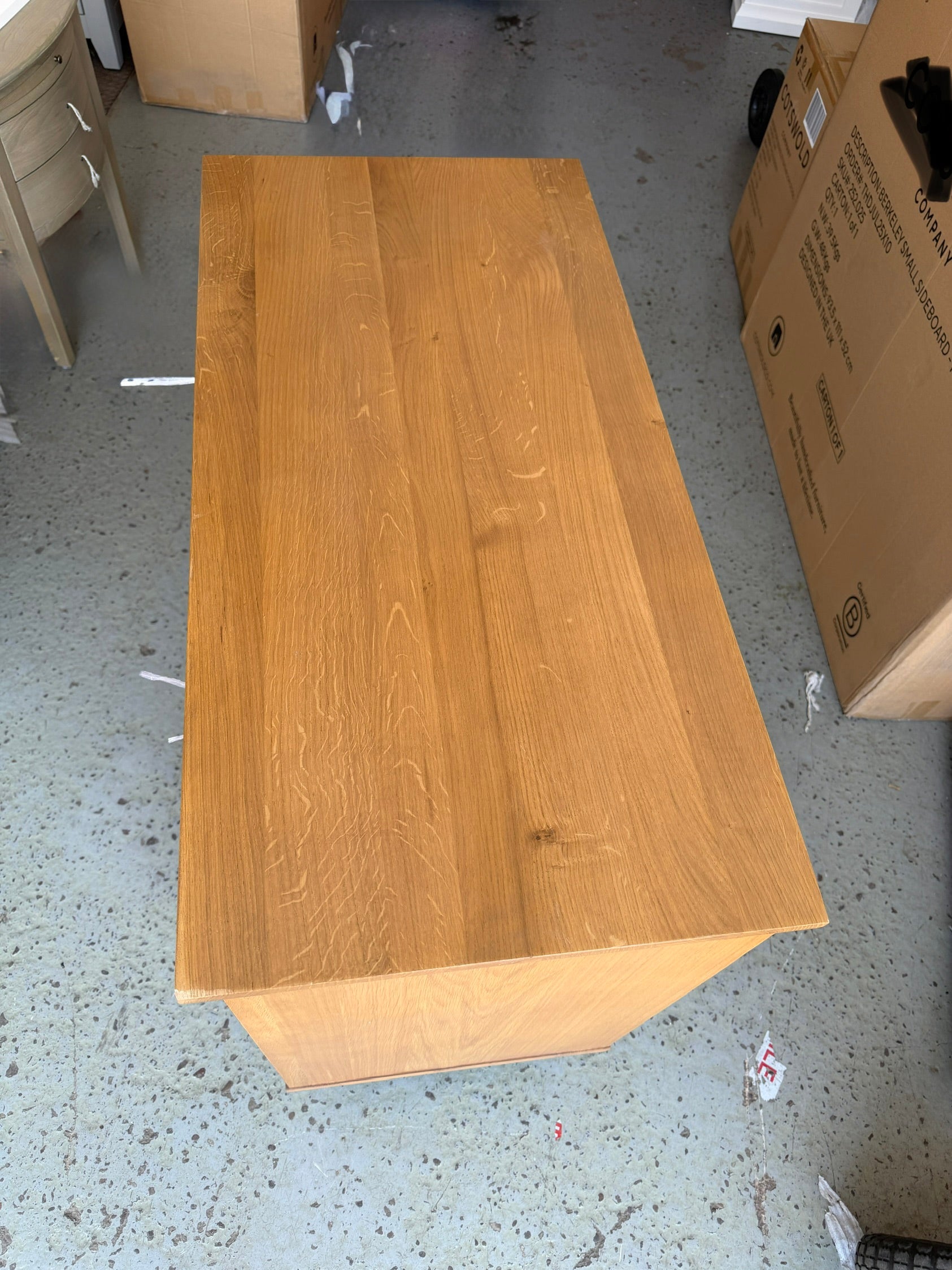 ELKSTONE MELLOW OAK
Small Sideboard Quality Furniture Clearance Ltd