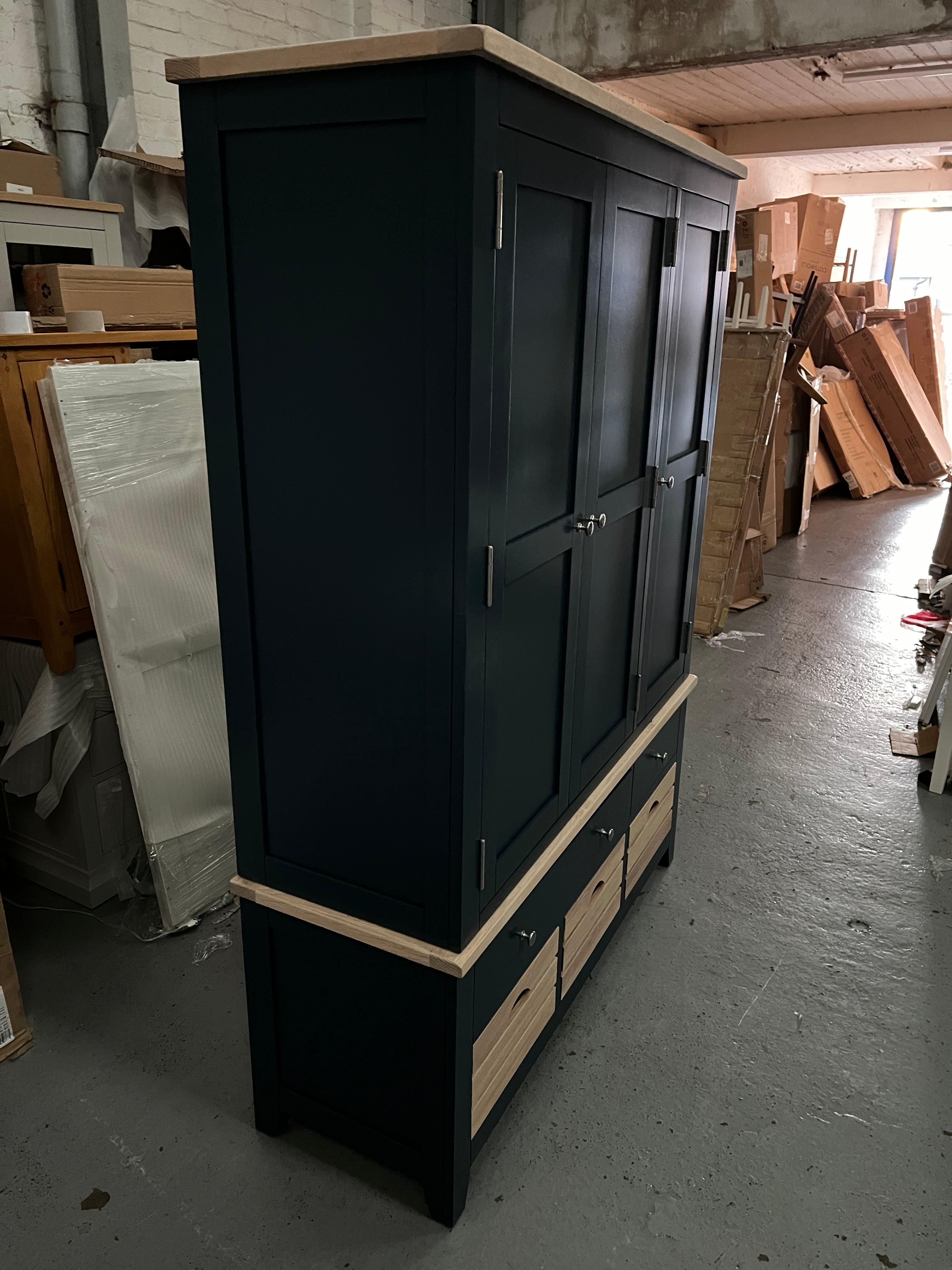 CHESTER MIDNIGHT BLUE
Triple Larder Quality Furniture Clearance Ltd