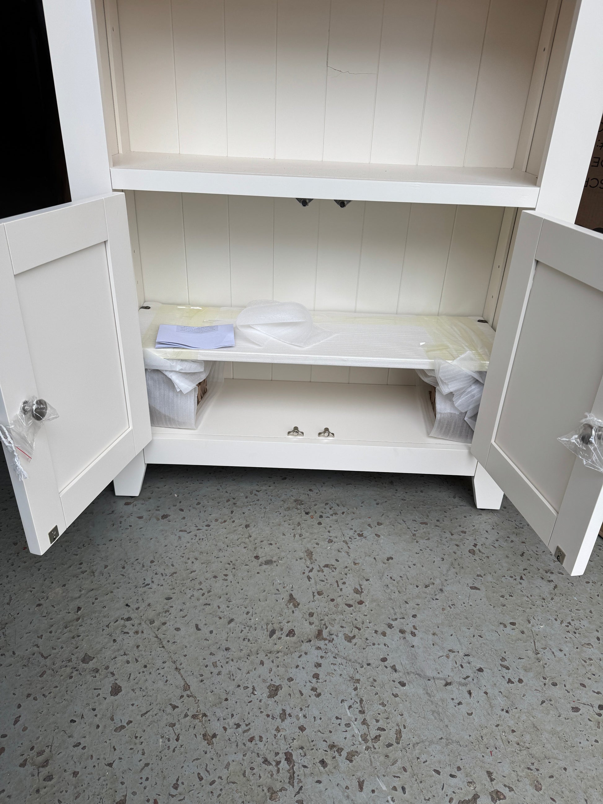 CHESTER CLASSIC CREAM
Alcove Display Cabinet Quality Furniture Clearance Ltd
