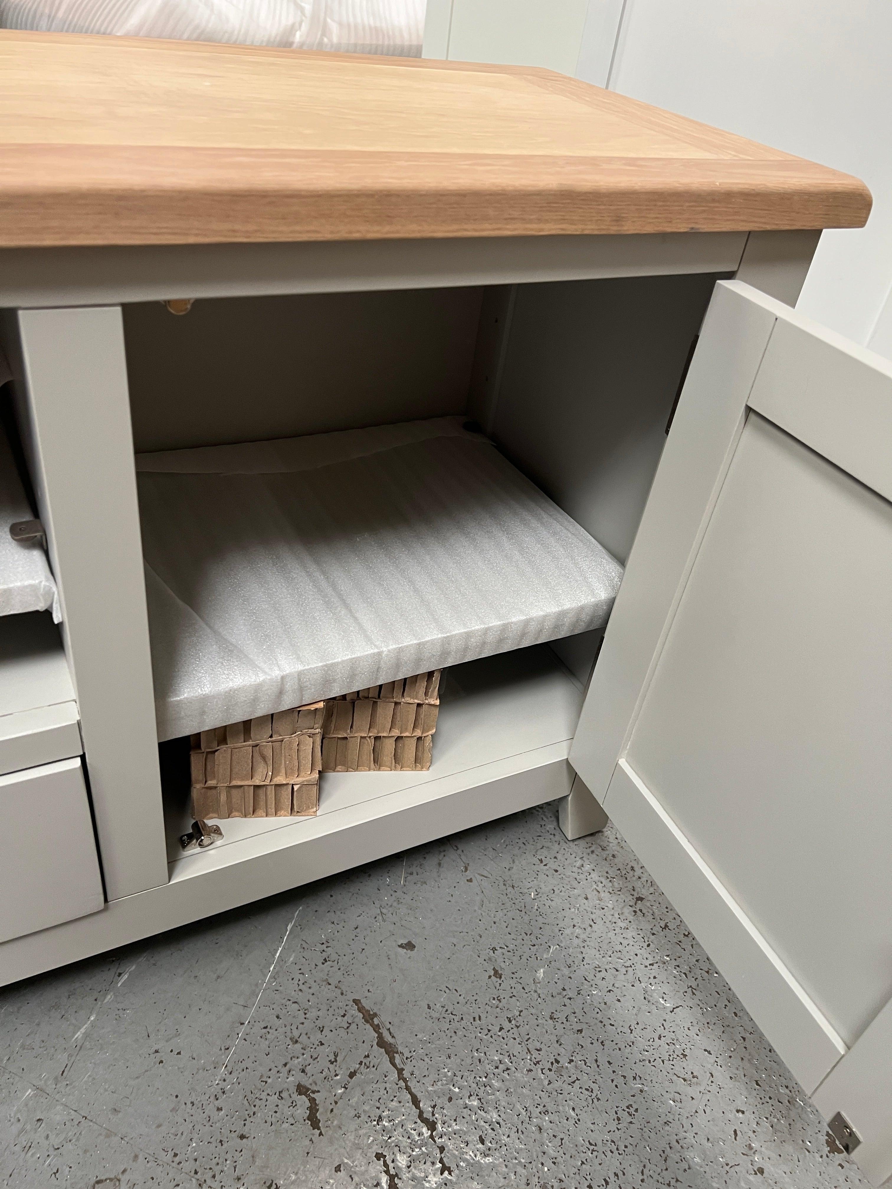 CHESTER DOVE GREY
XXL TV Stand up to 90" Quality Furniture Clearance Ltd