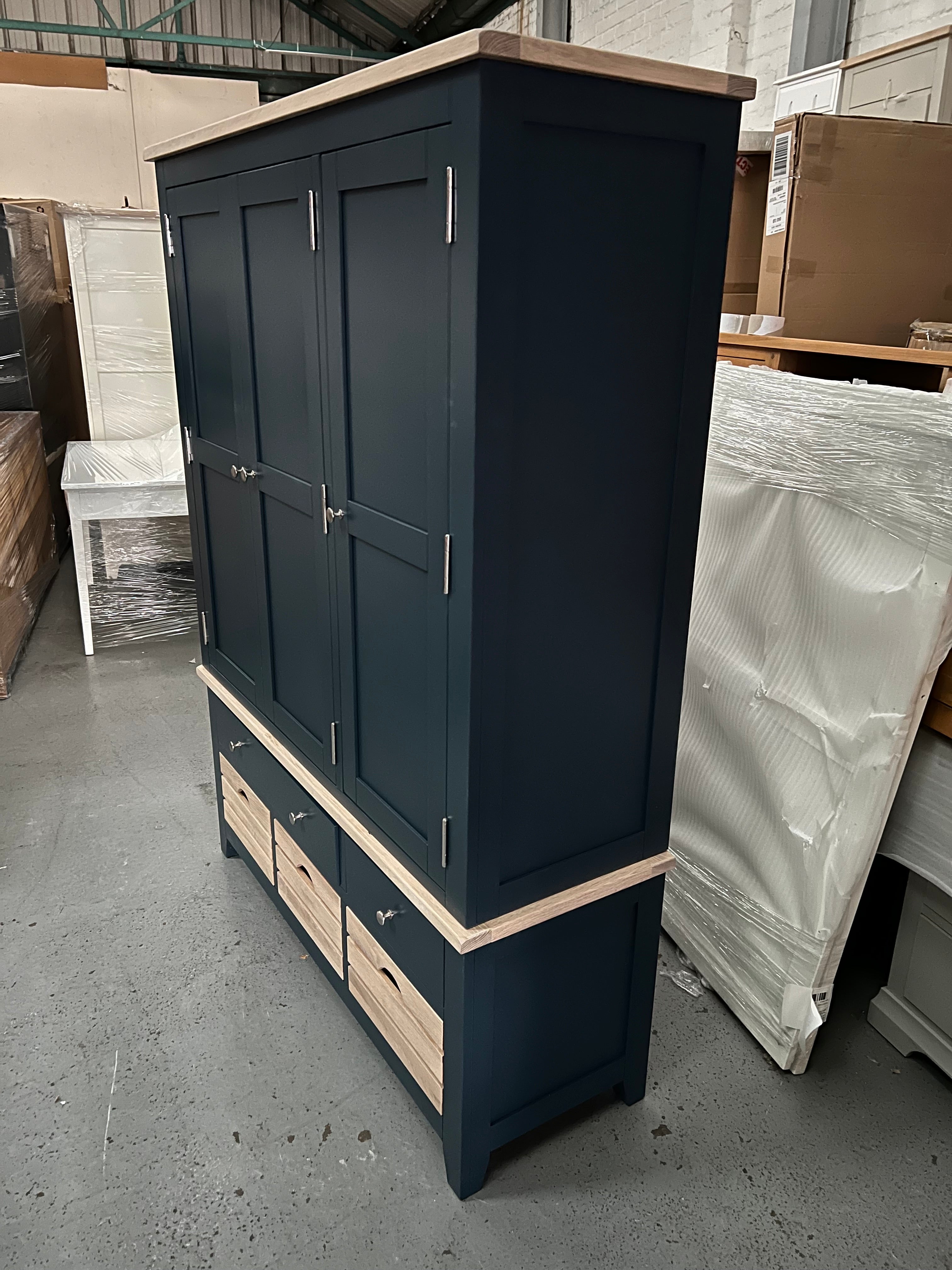 CHESTER MIDNIGHT BLUE
Triple Larder Quality Furniture Clearance Ltd