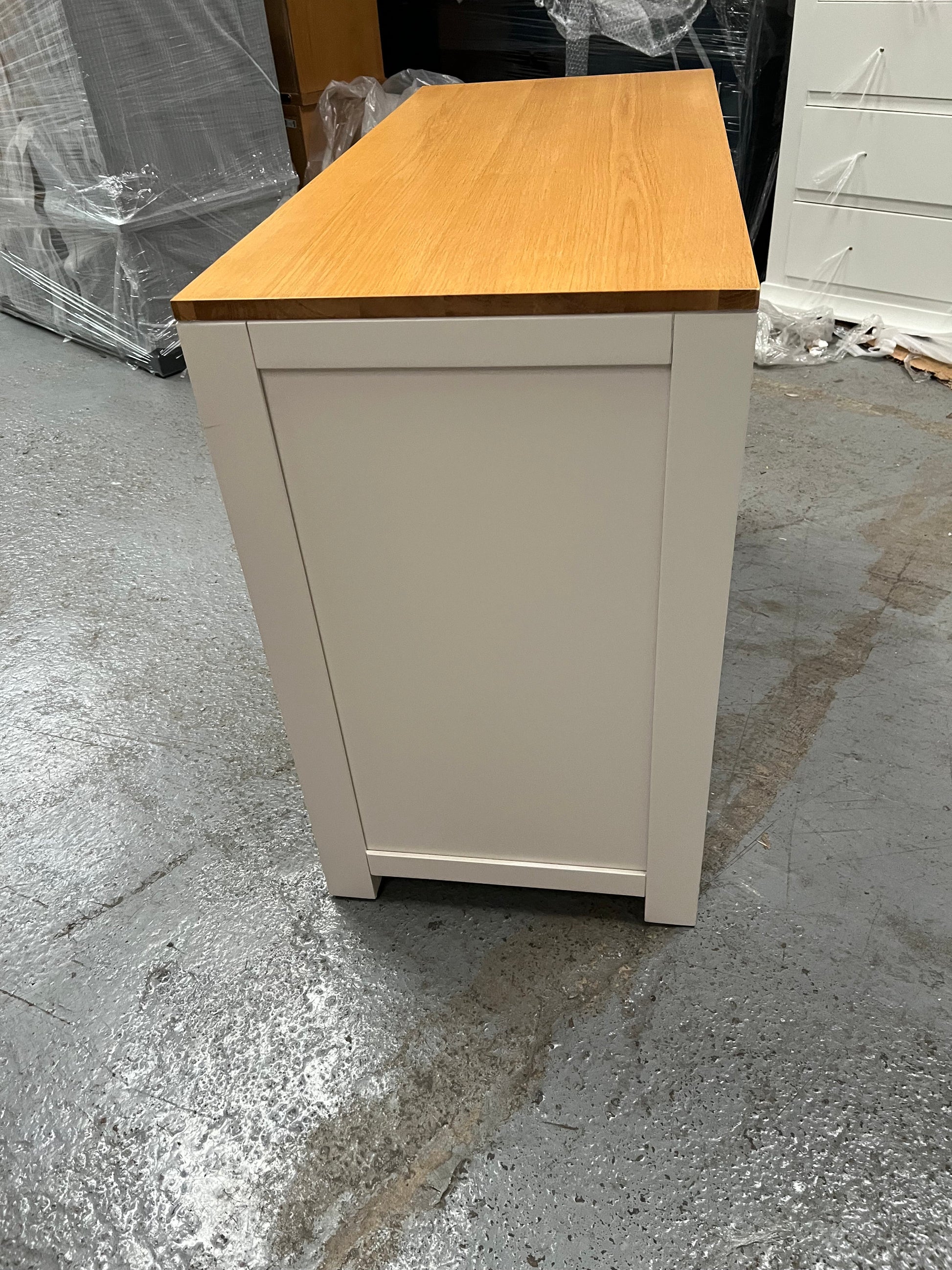 CHALFORD WARM WHITE
Cupboard Quality Furniture Clearance Ltd
