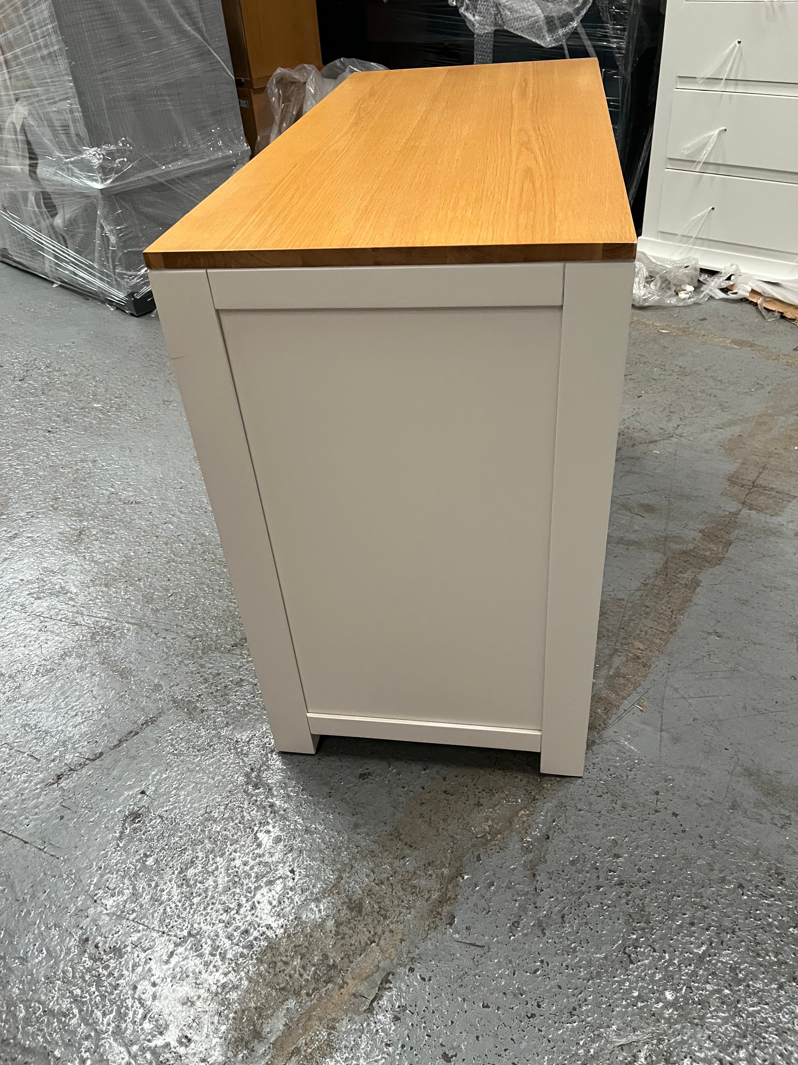 CHALFORD WARM WHITE
Cupboard Quality Furniture Clearance Ltd