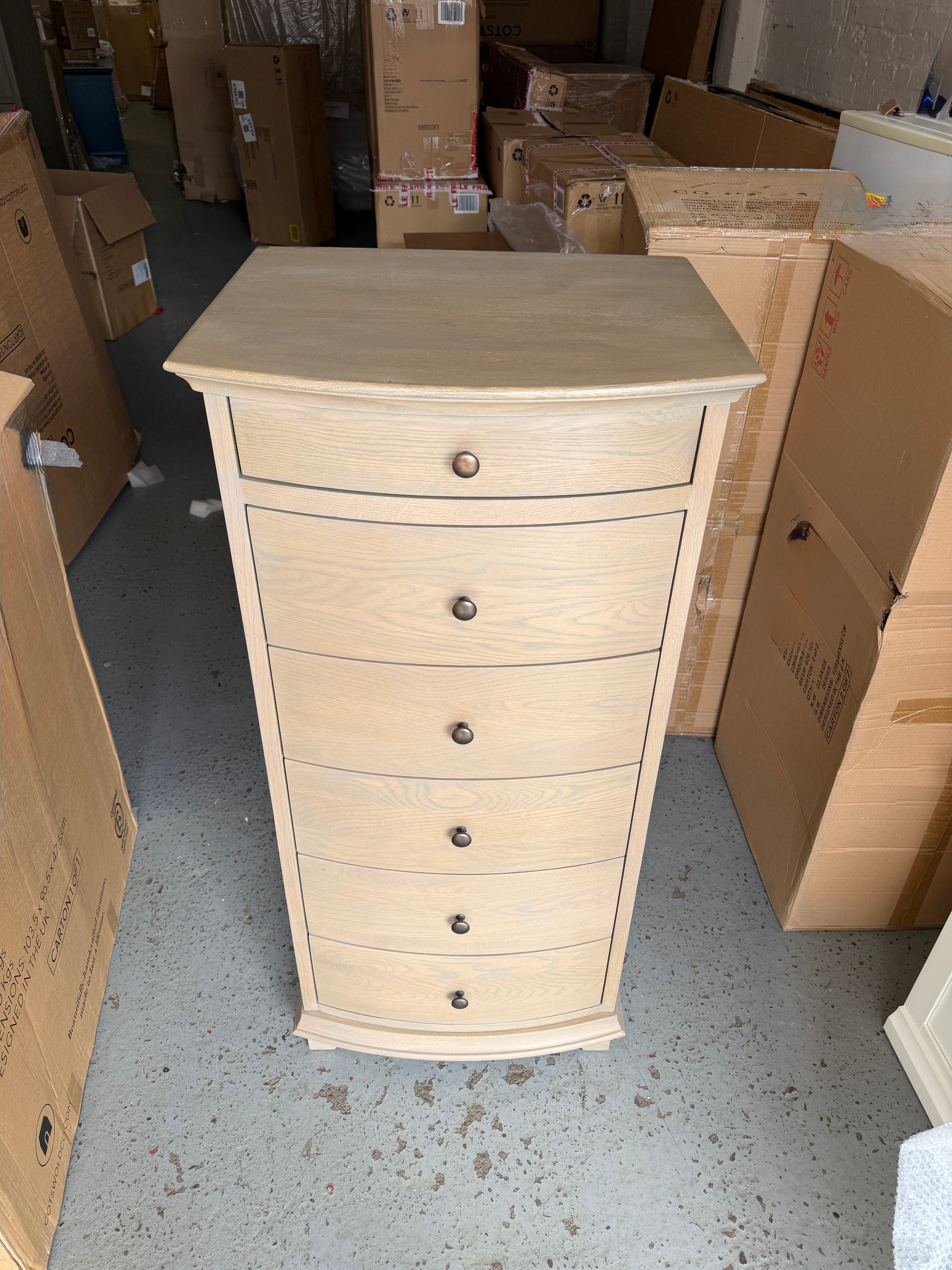 WINCHCOMBE SMOKED OAK
Vanity Tall Boy Quality Furniture Clearance Ltd
