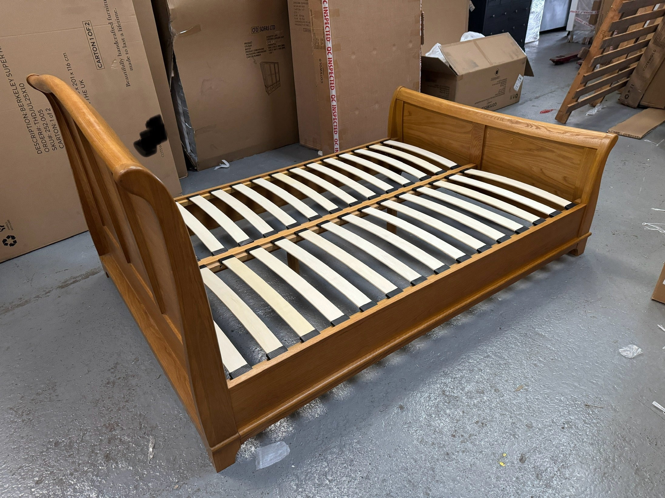 WINCHCOMBE OILED OAK
Double Sleigh Bed Quality Furniture Clearance Ltd