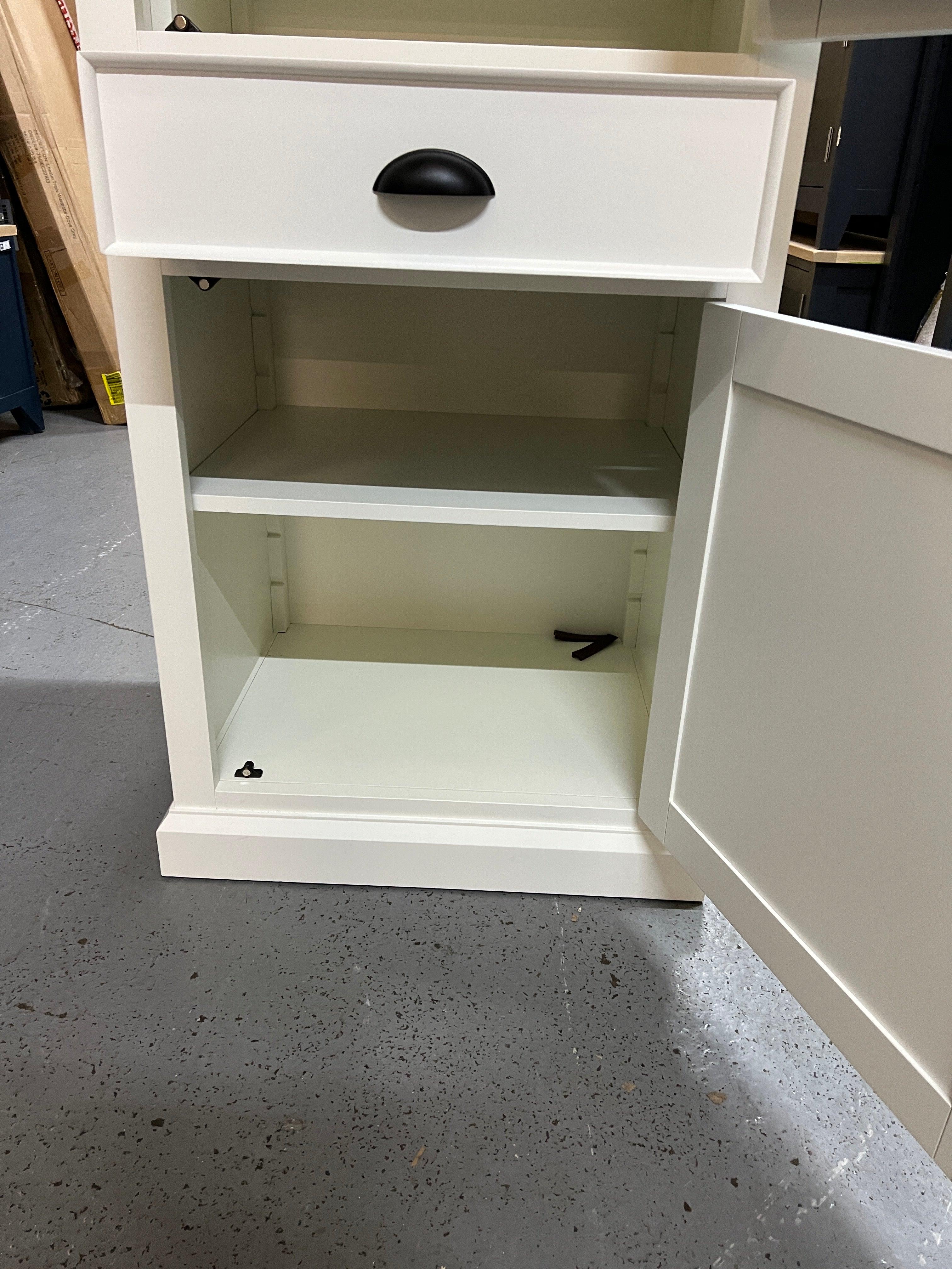 STOW WARM WHITE
Narrow Single Larder Quality Furniture Clearance Ltd