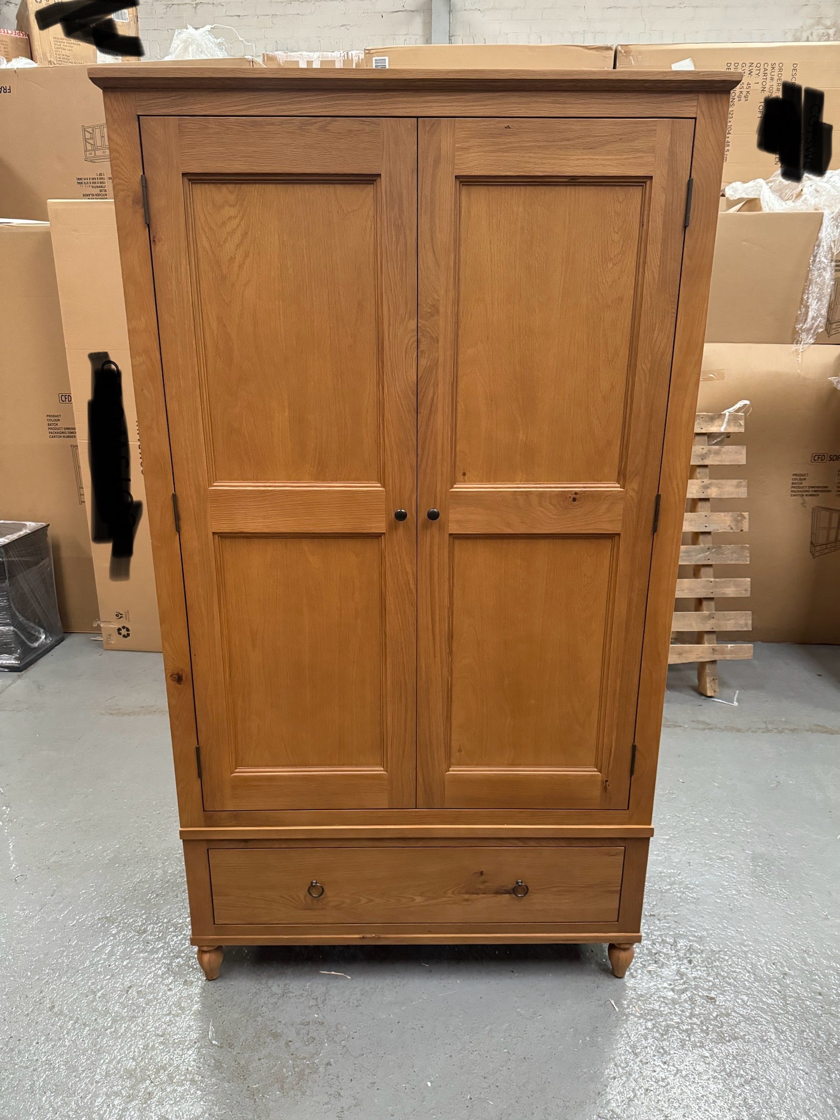 ELKSTONE MELLOW OAK
Double Wardrobe Quality Furniture Clearance Ltd