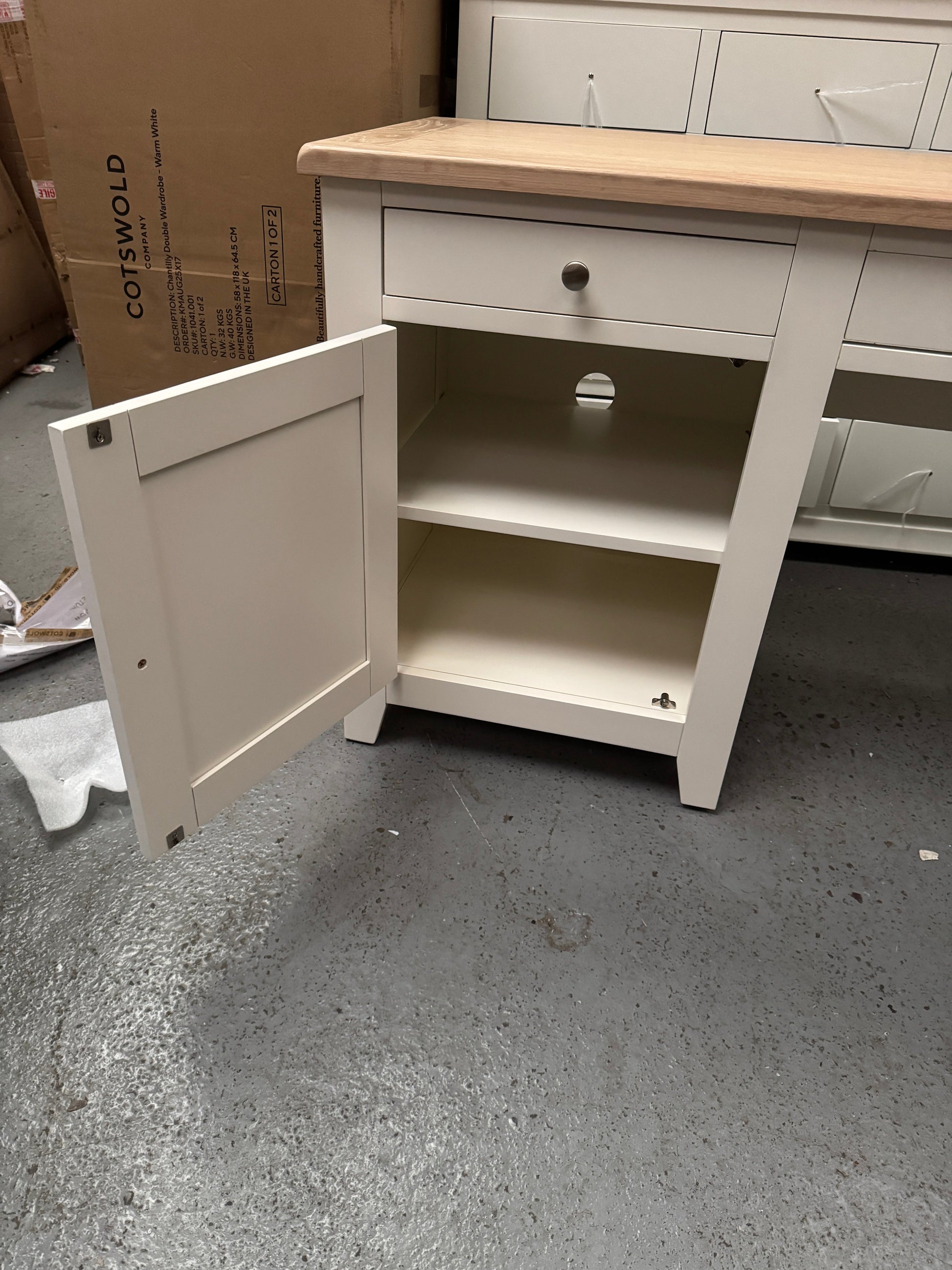 CHESTER CLASSIC CREAM
Double Pedestal Desk Quality Furniture Clearance Ltd