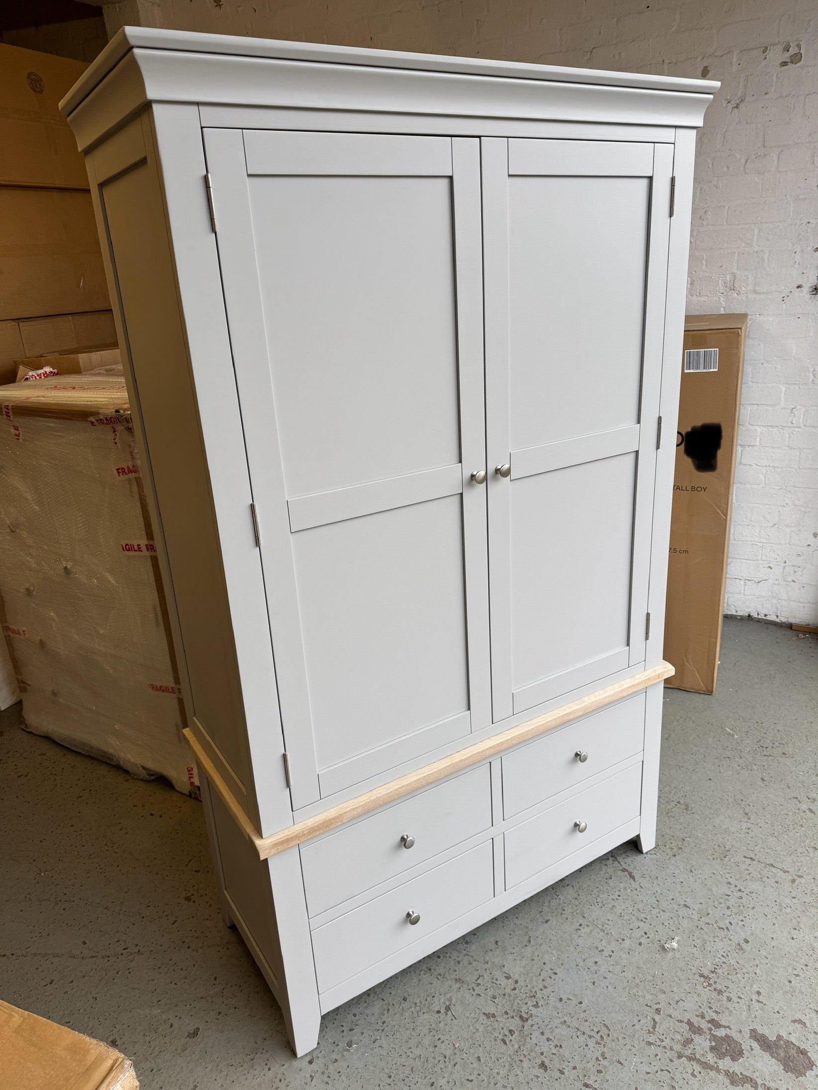 CHESTER DOVE GREY
Linen Cupboard Quality Furniture Clearance Ltd