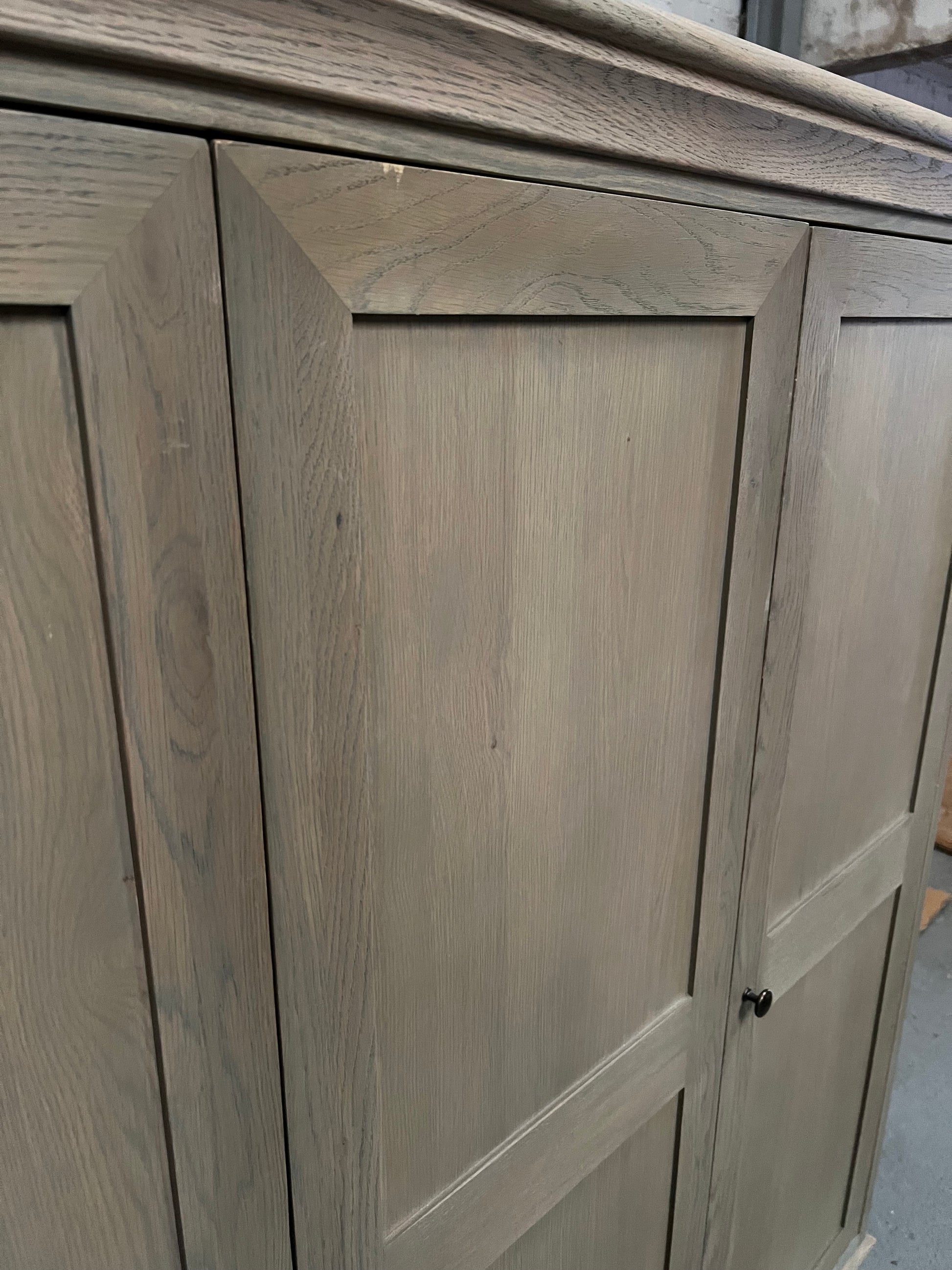 BIBURY SMOKED OAK
Triple Wardrobe Quality Furniture Clearance Ltd