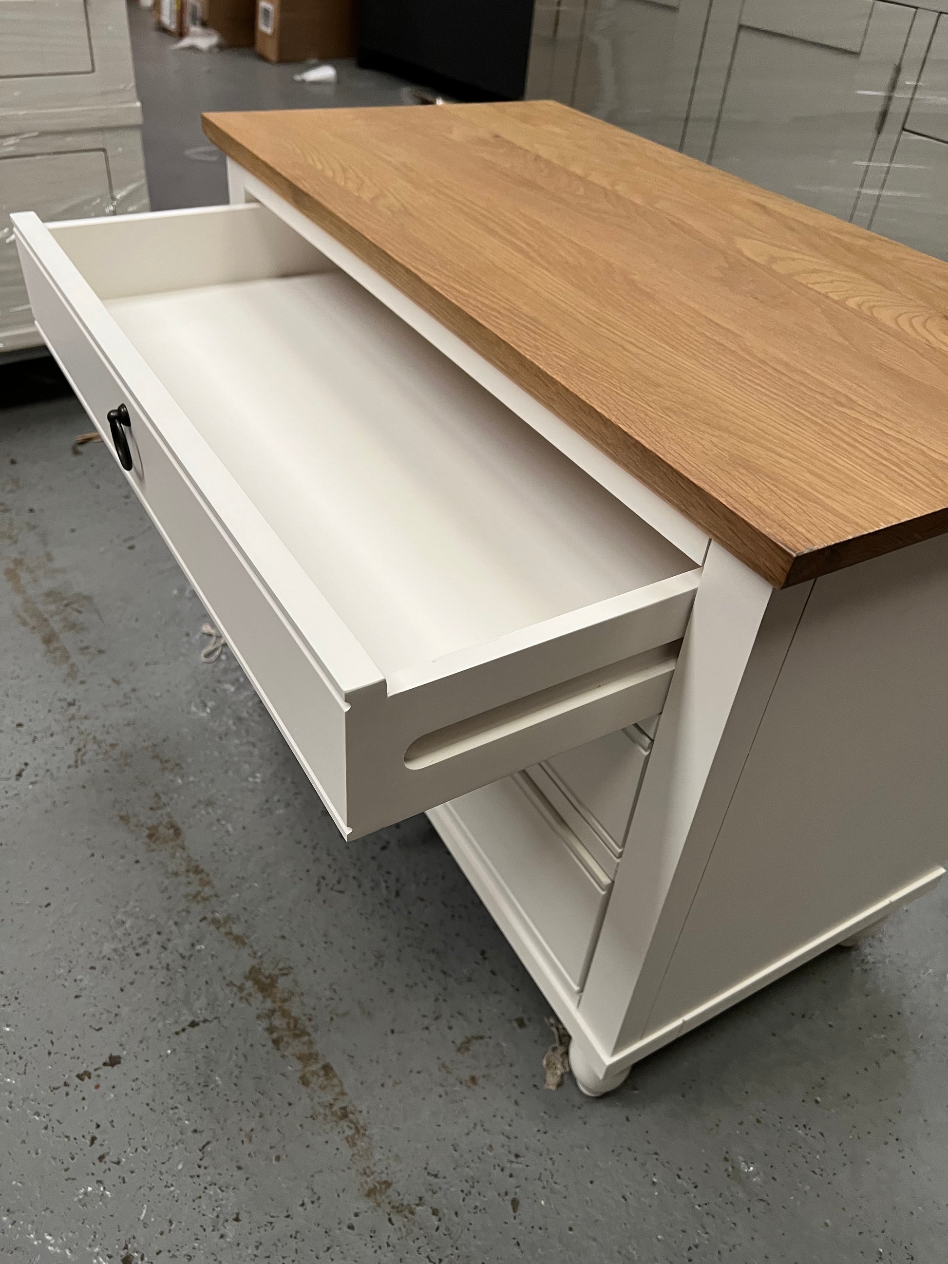 ELKSTONE PAINTED PARCHMENT
Large 3 Drawer Bedside Quality Furniture Clearance Ltd