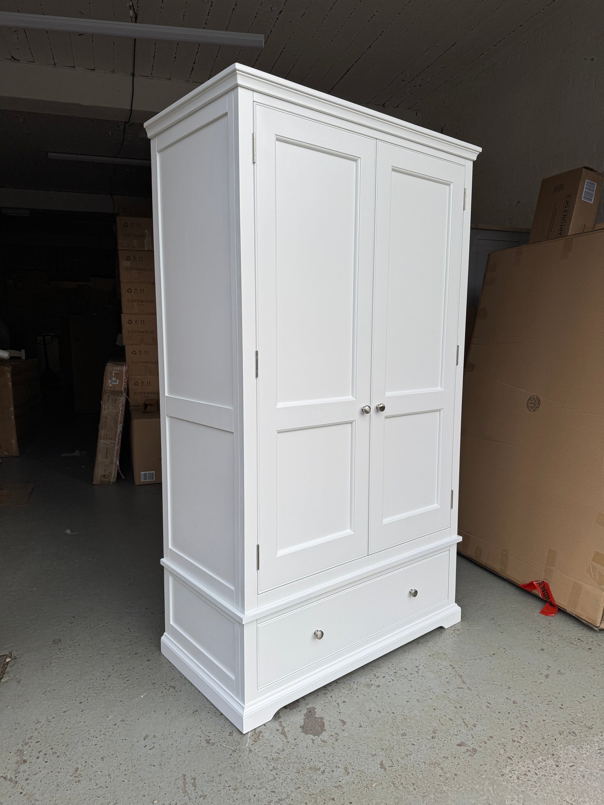 FAIRFORD WARM WHITE
Double Wardrobe Quality Furniture Clearance Ltd