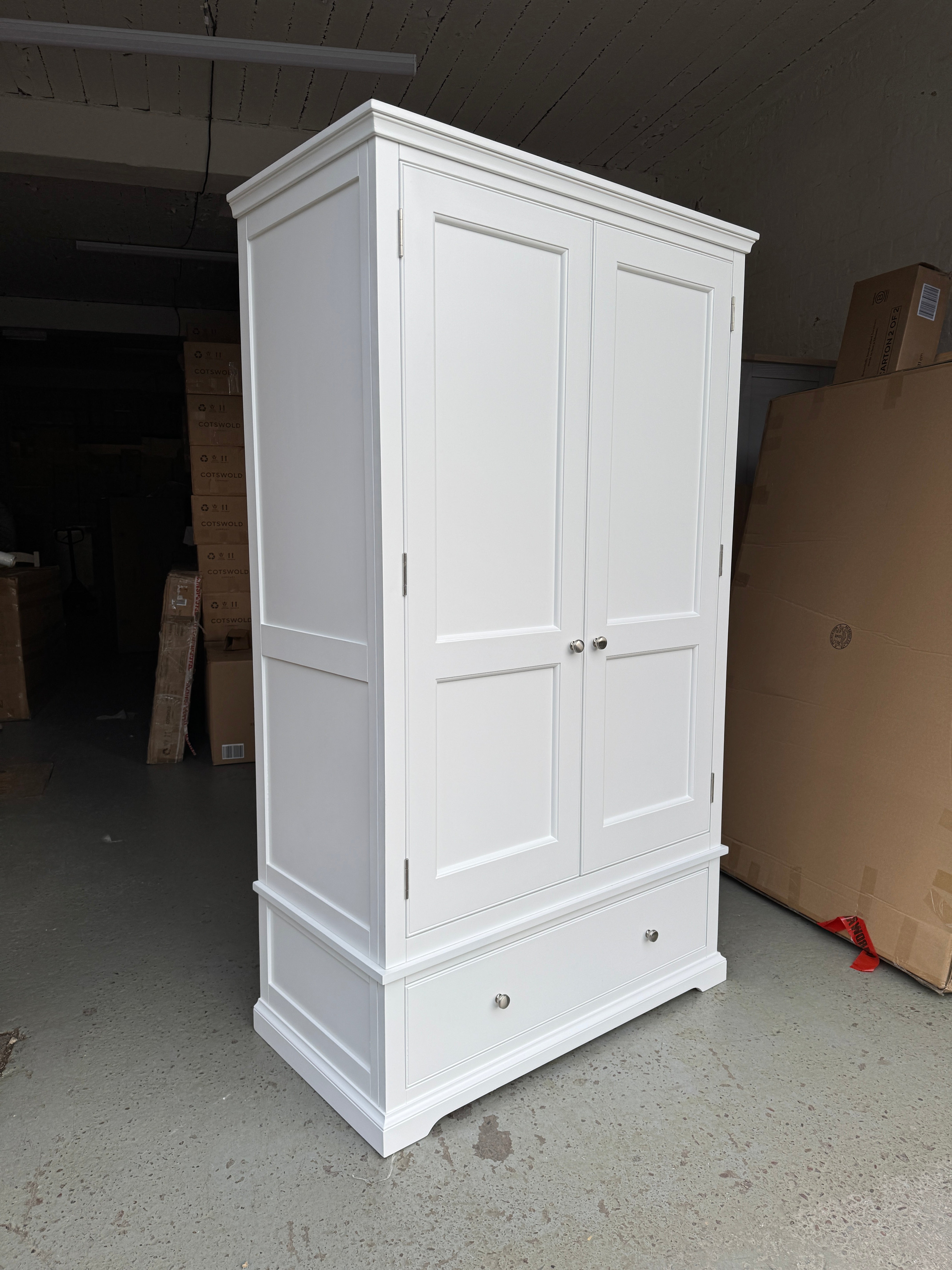 FAIRFORD WARM WHITE
Double Wardrobe Quality Furniture Clearance Ltd